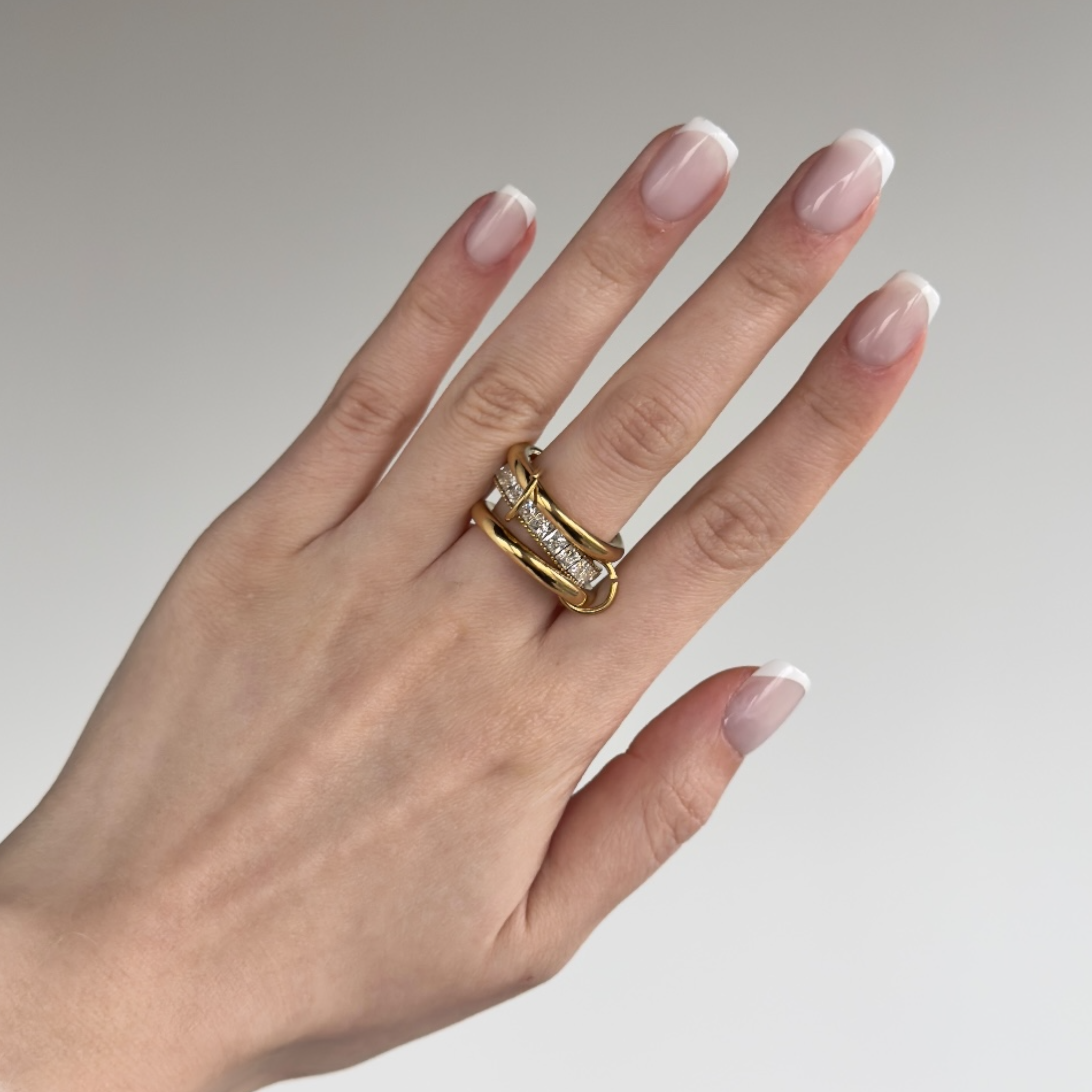 Statement triple strass ring