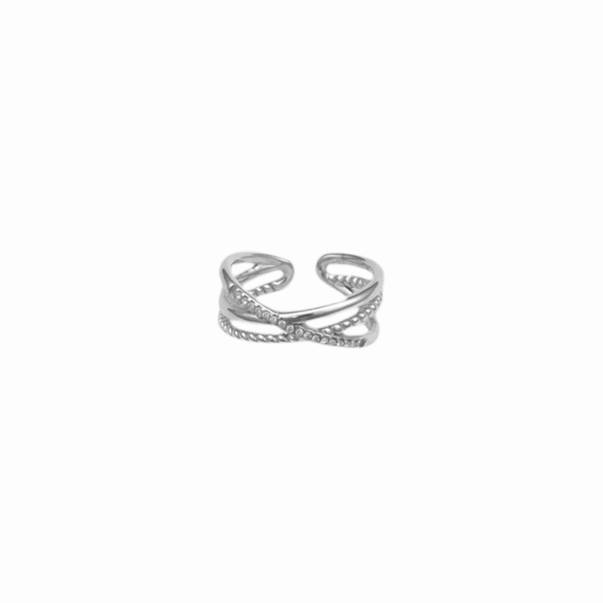 Twisted stras ring