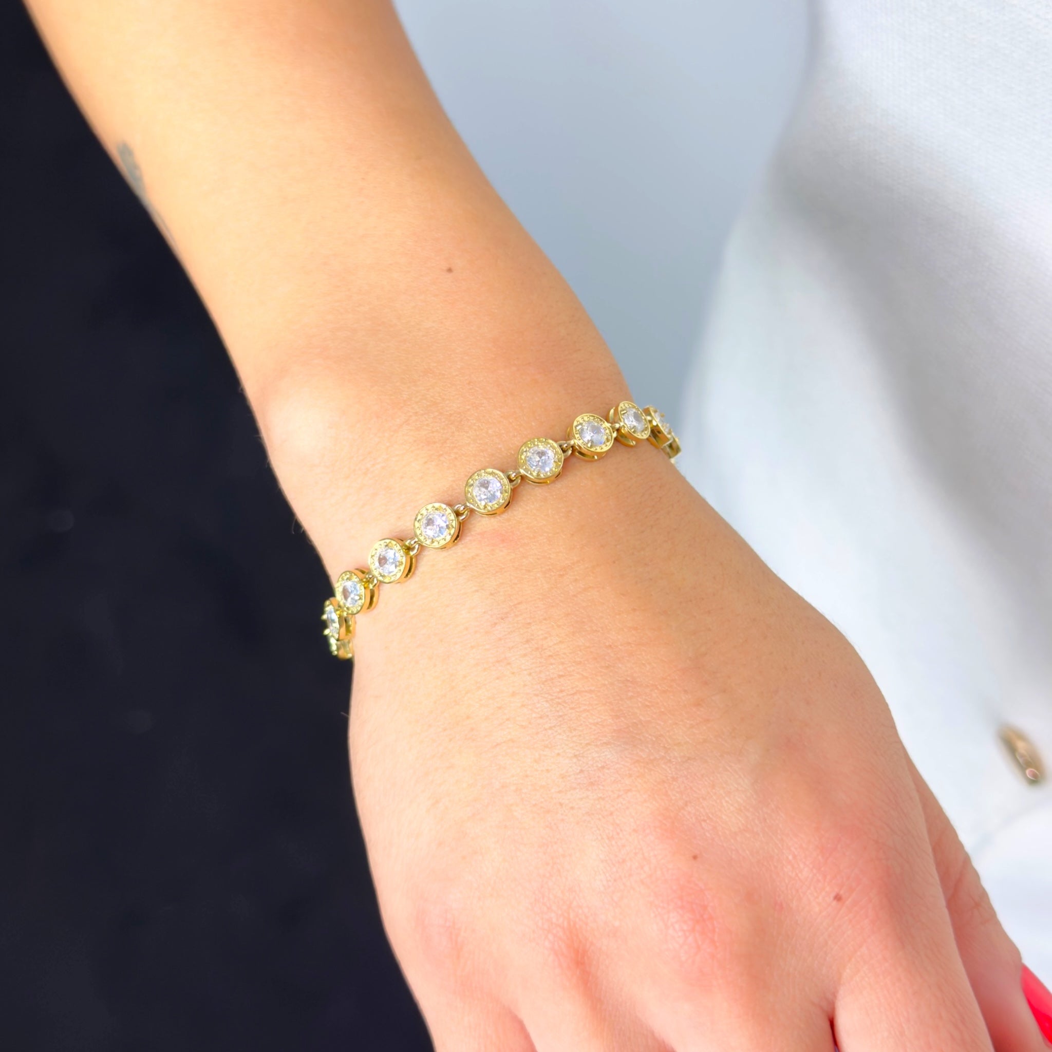 Armband mit Strasssteinen