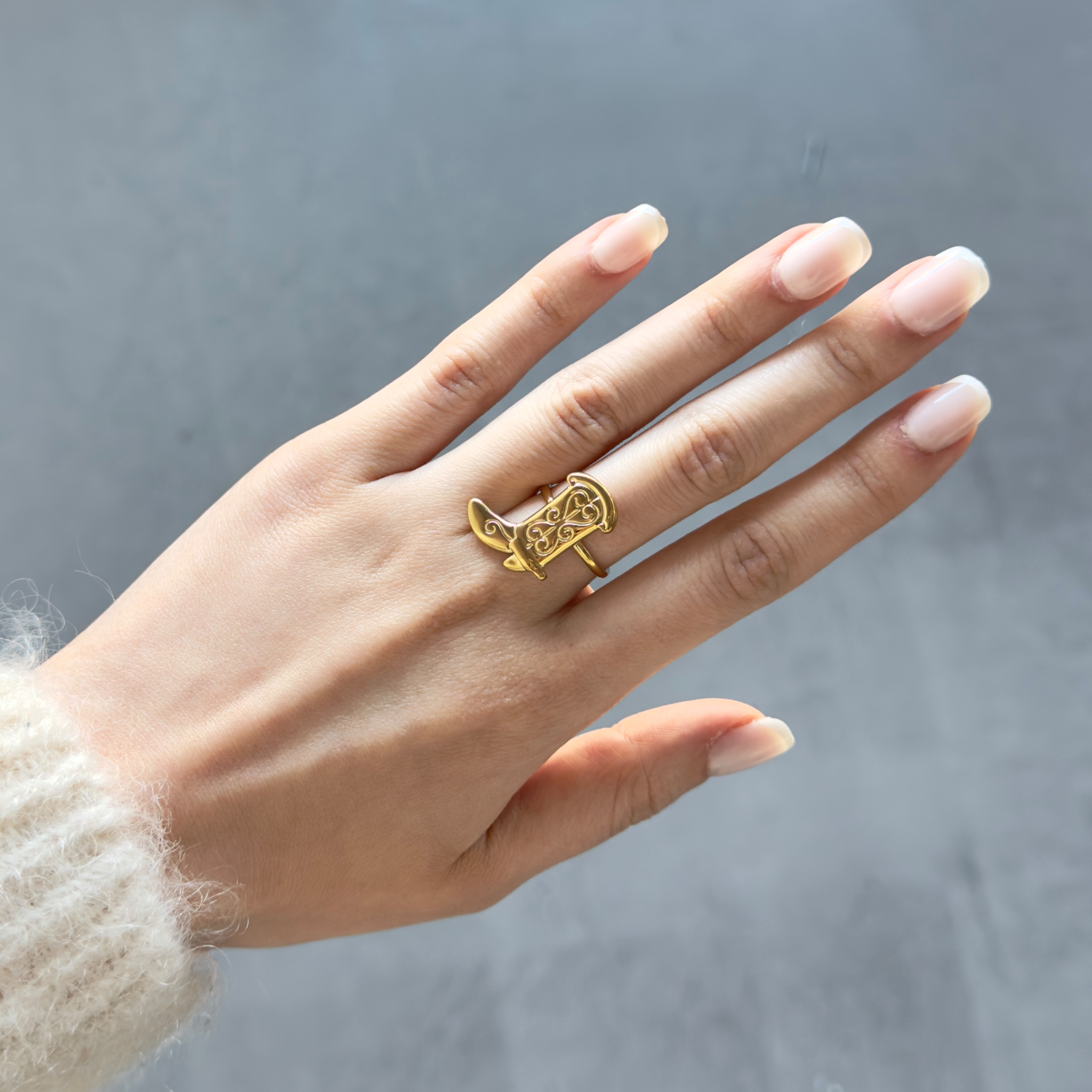 Hawk ring