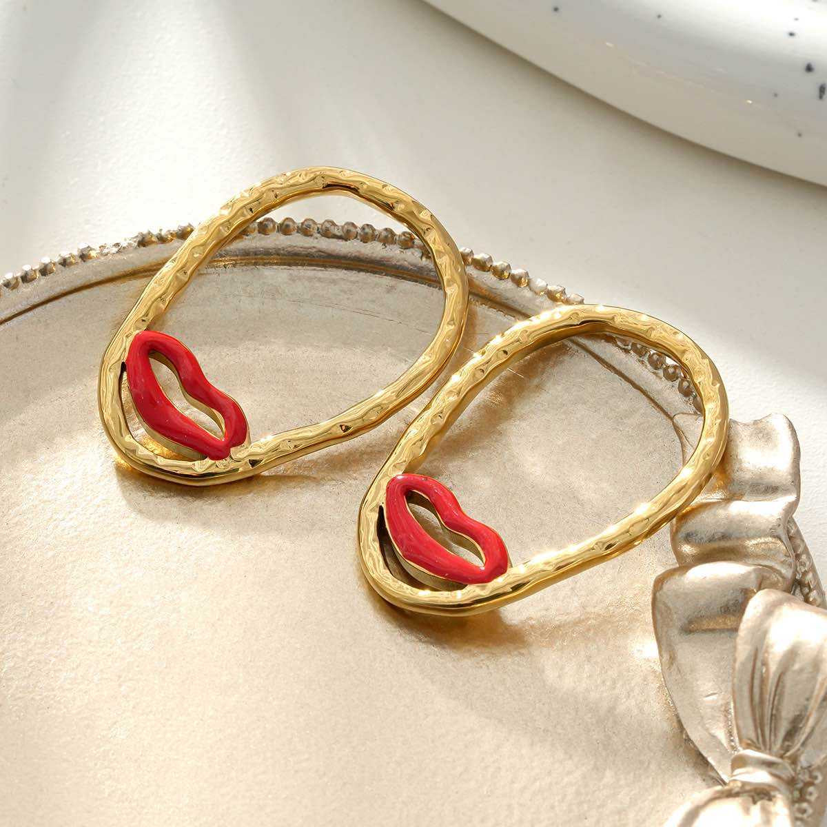 Kiss me studs earrings