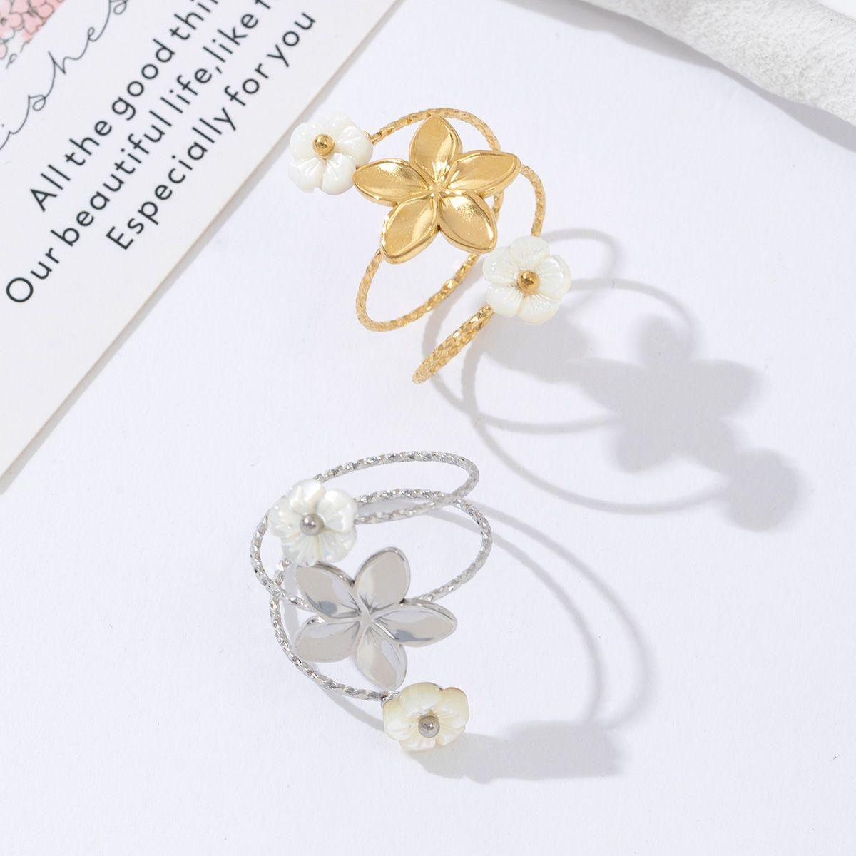 Lovely flower ring