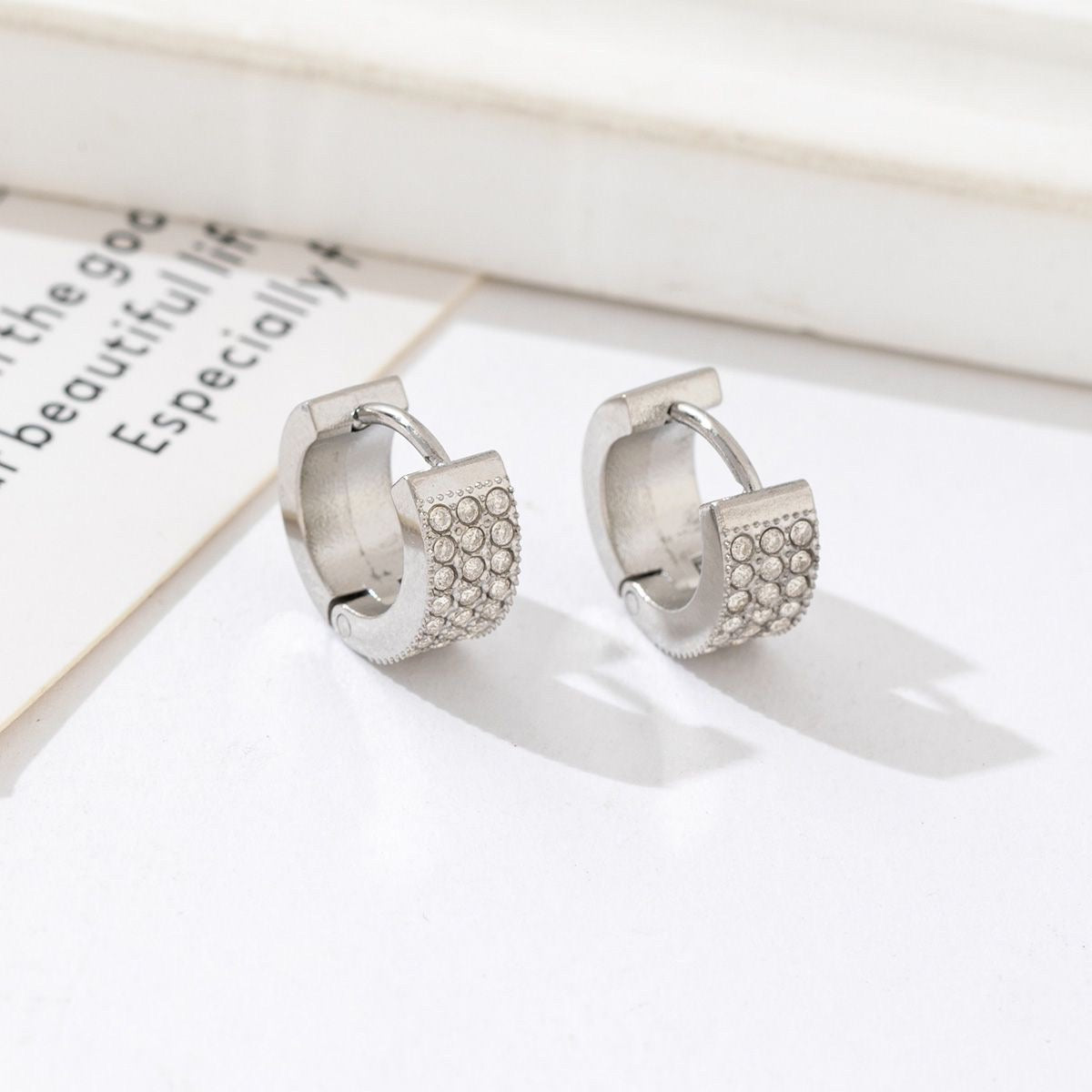 Basic rhinestone earring