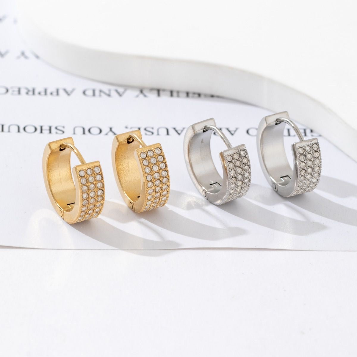 Basic rhinestone earring