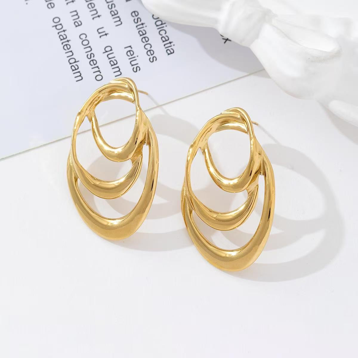 Timeless stud earrings