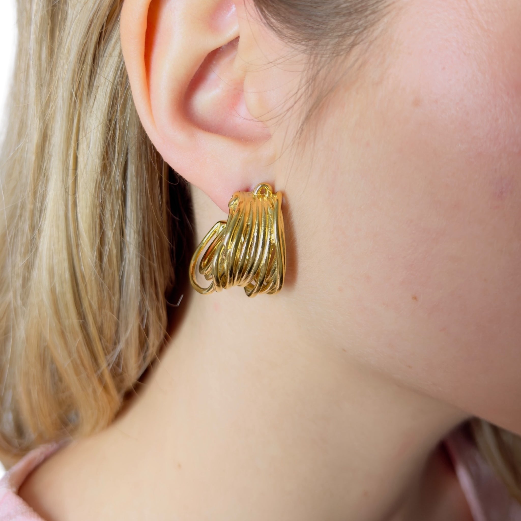Swirl stud earrings