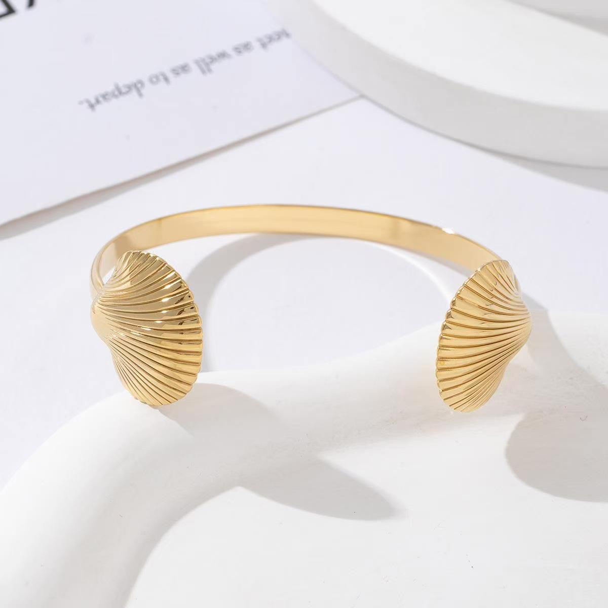 Open shell bangle