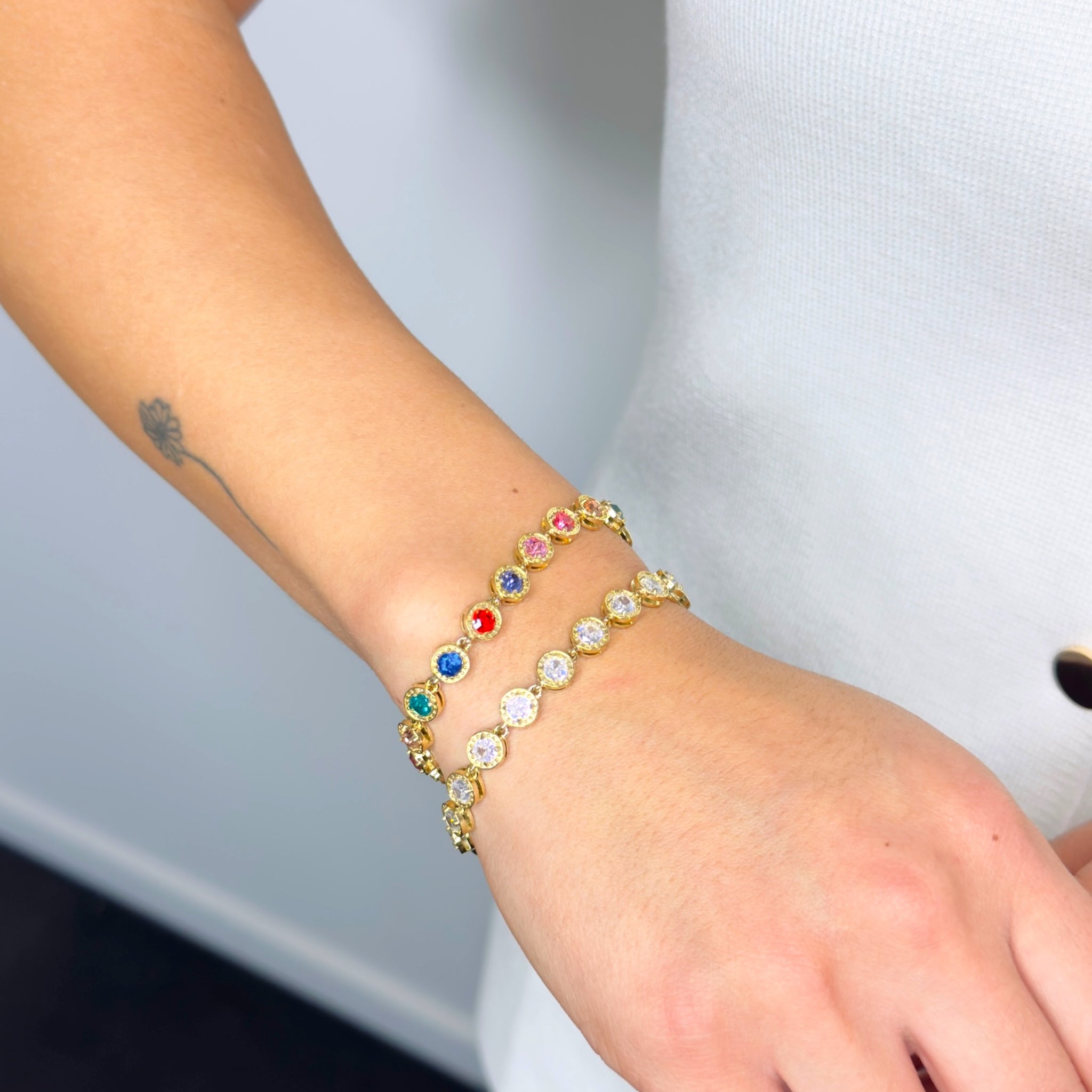 Armband mit Strasssteinen