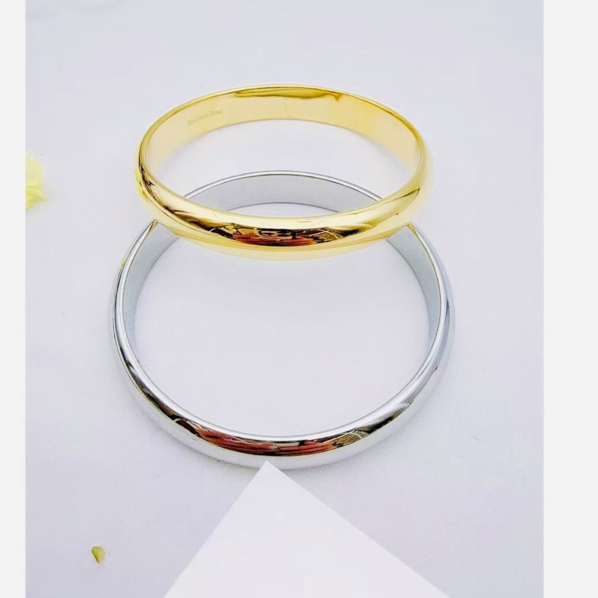 Roundy square bangle