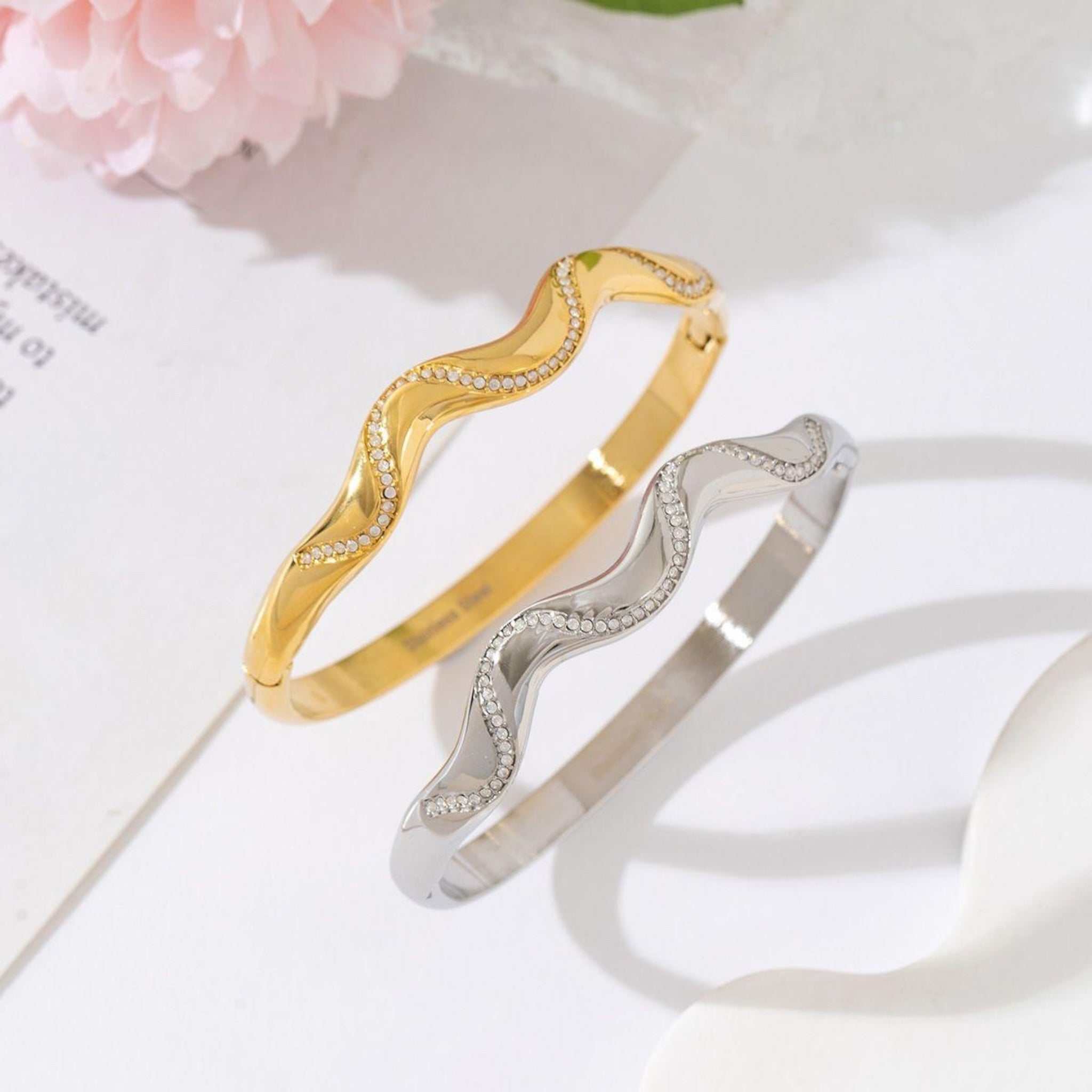 Wavey strass bangle