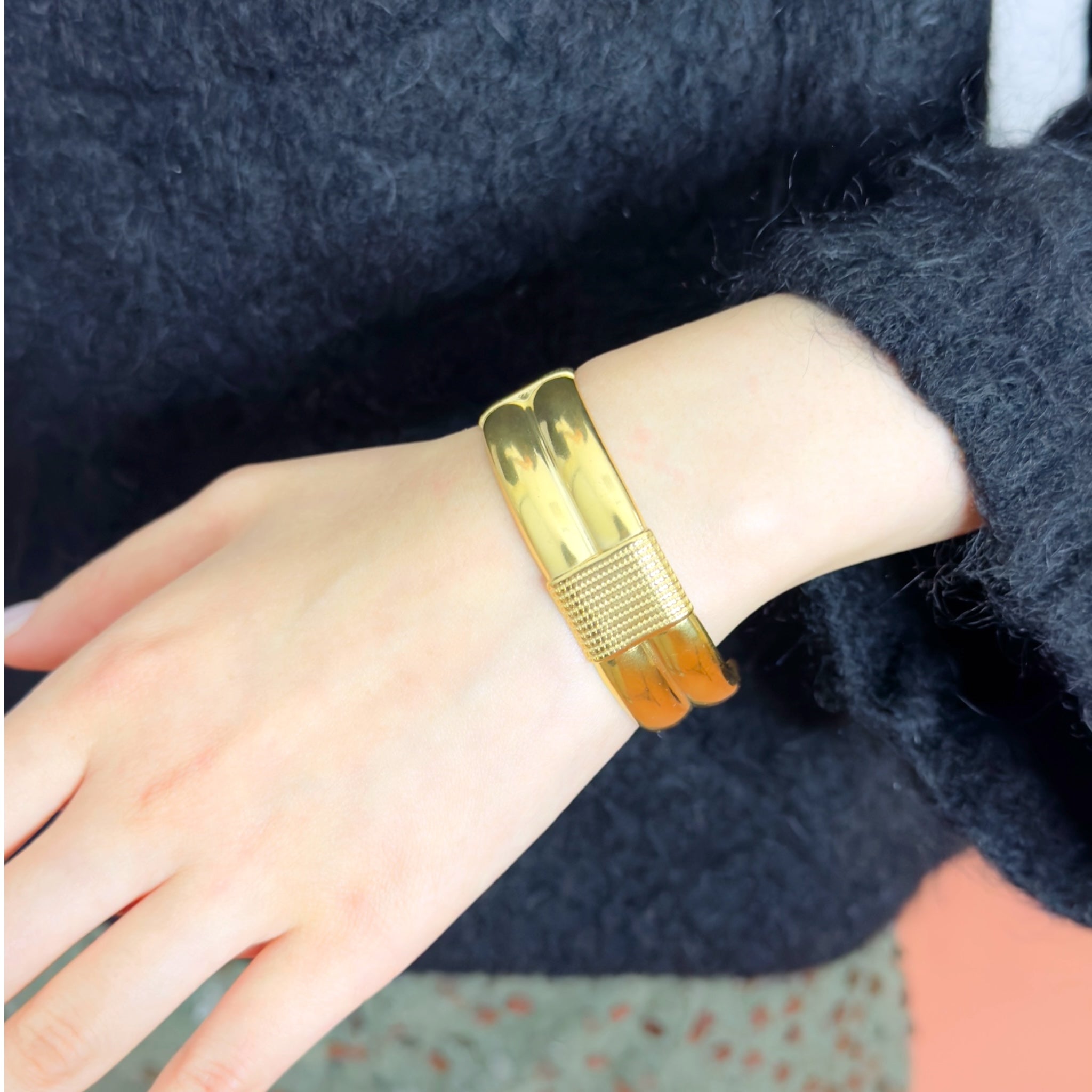 Iris bangle