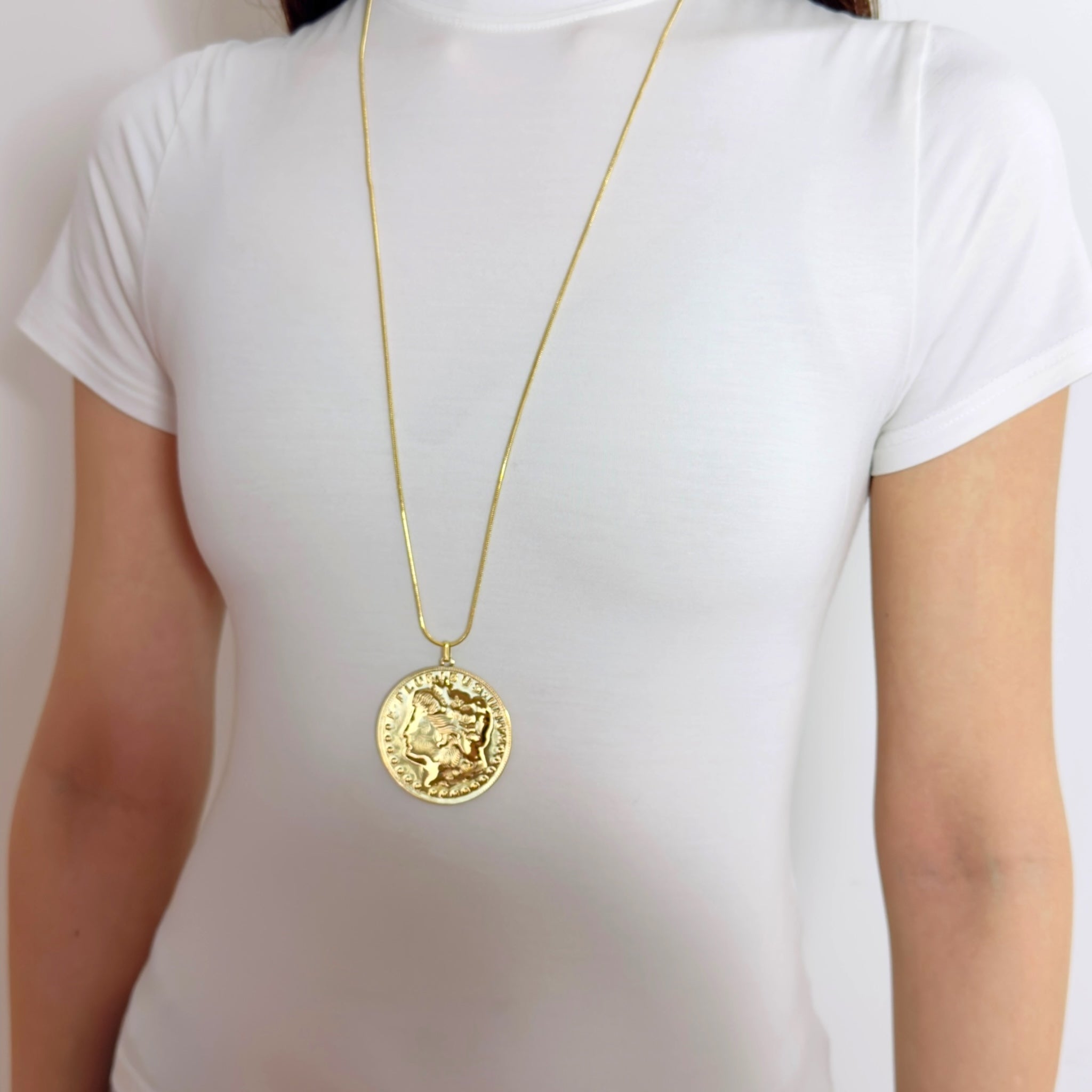 Kette mit Münzanhänger
