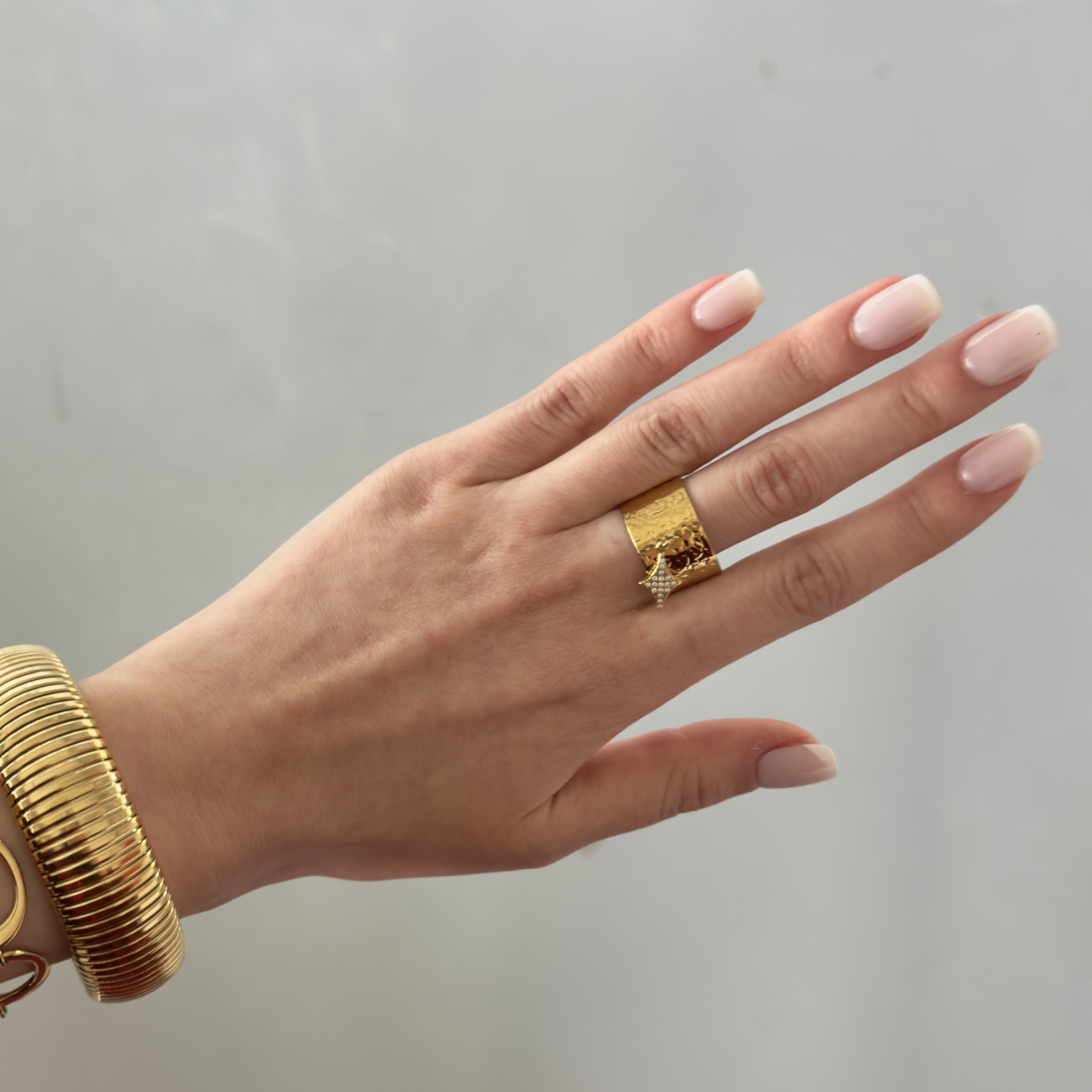 Hanging star ring