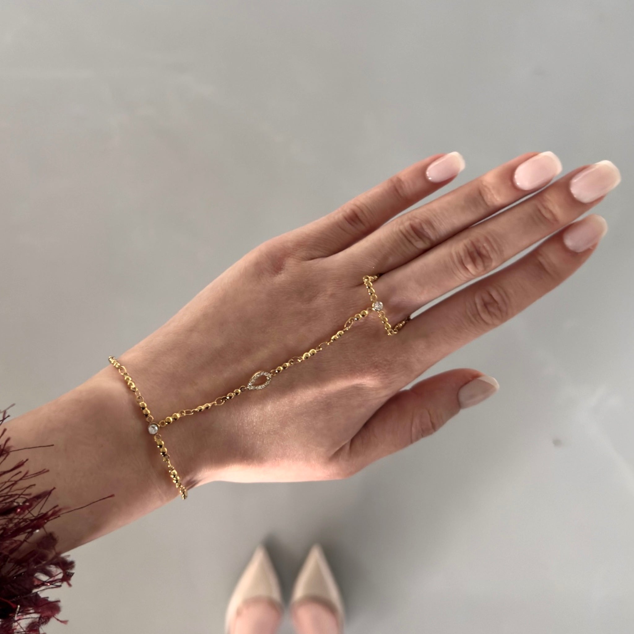 Peer hand chain