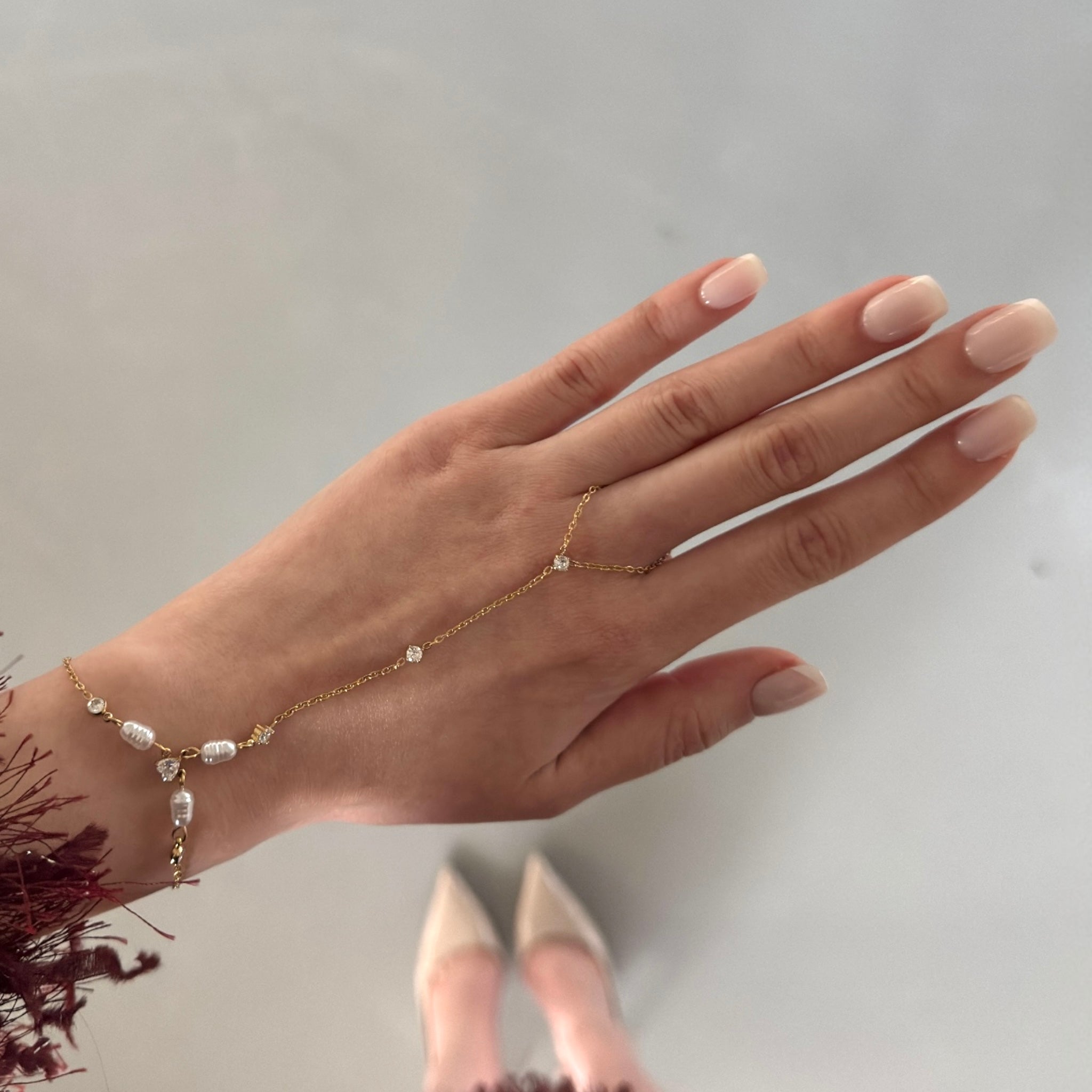 Pearly strass hand chain