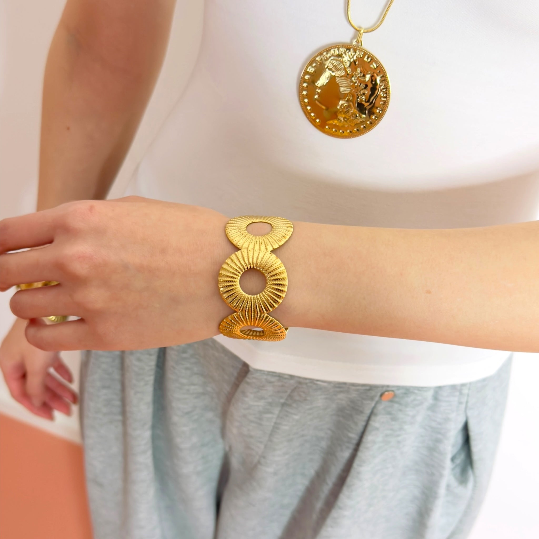 Stripe circle bangle