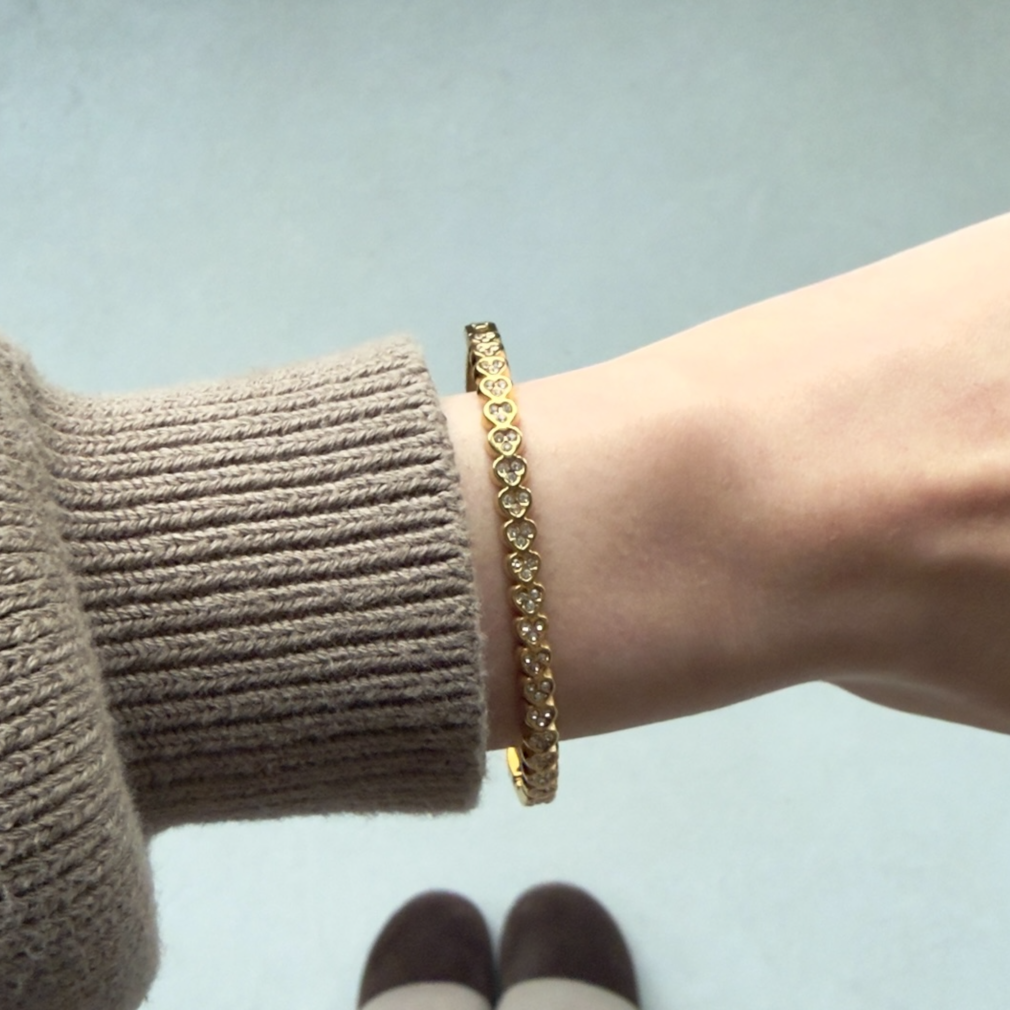 Hearts drop bangle