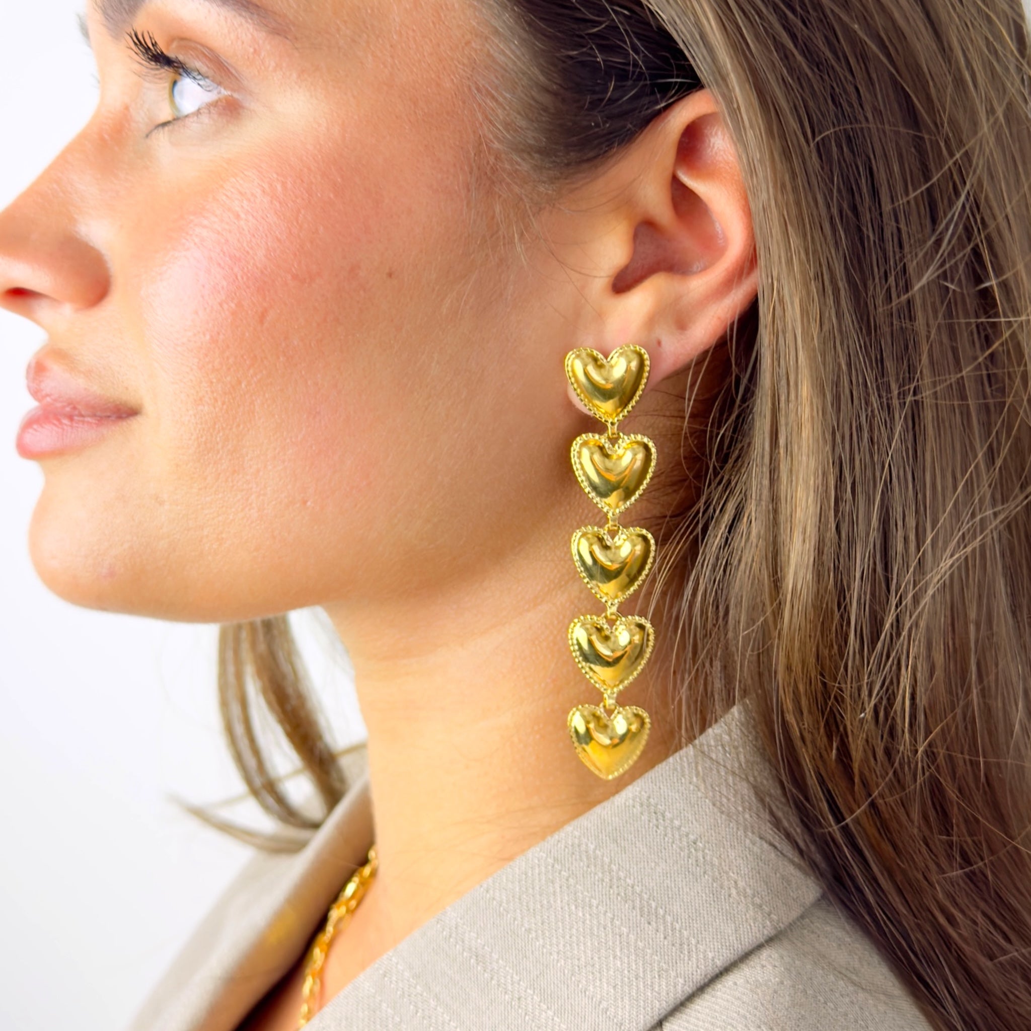 Stud earrings with hearts