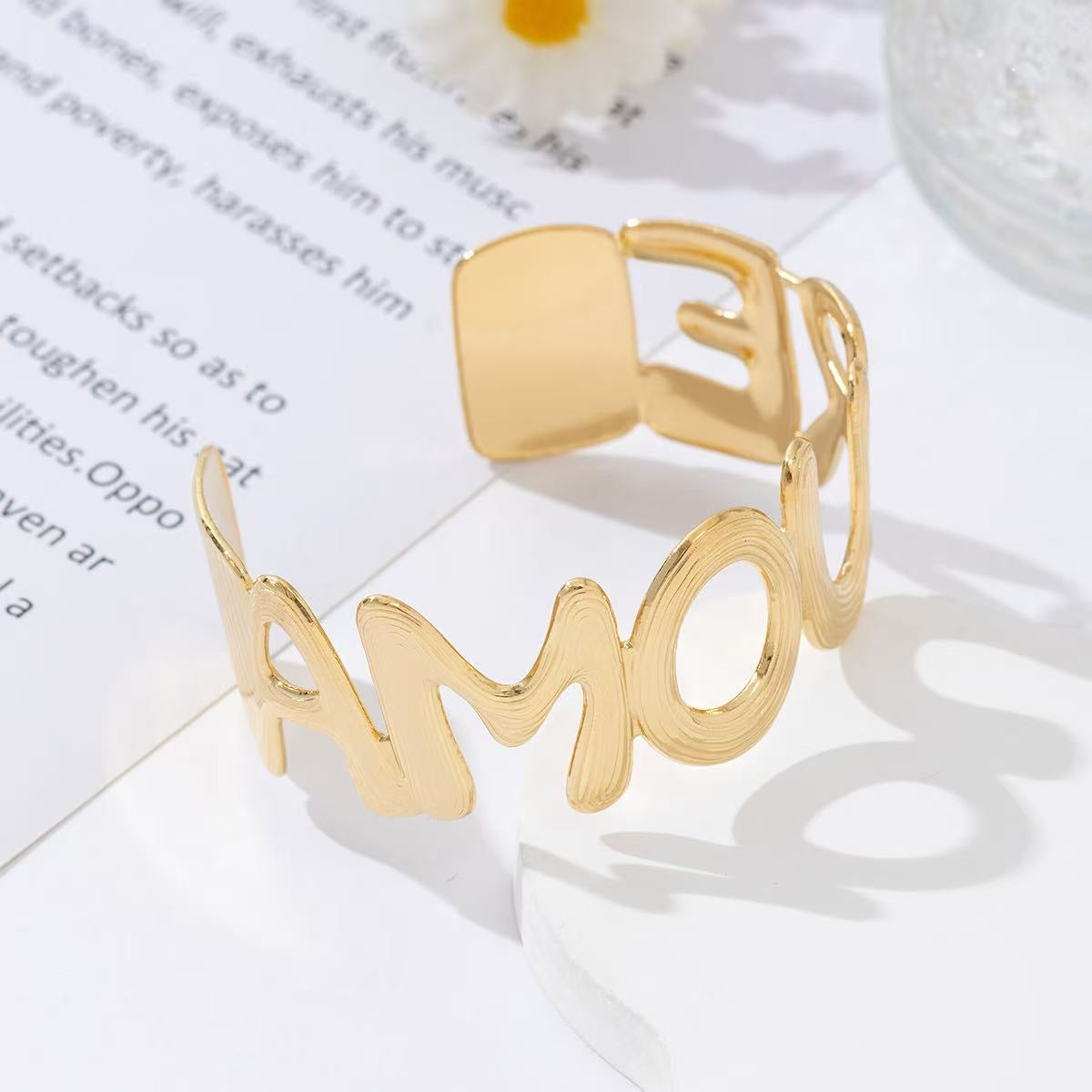 Amour bangle
