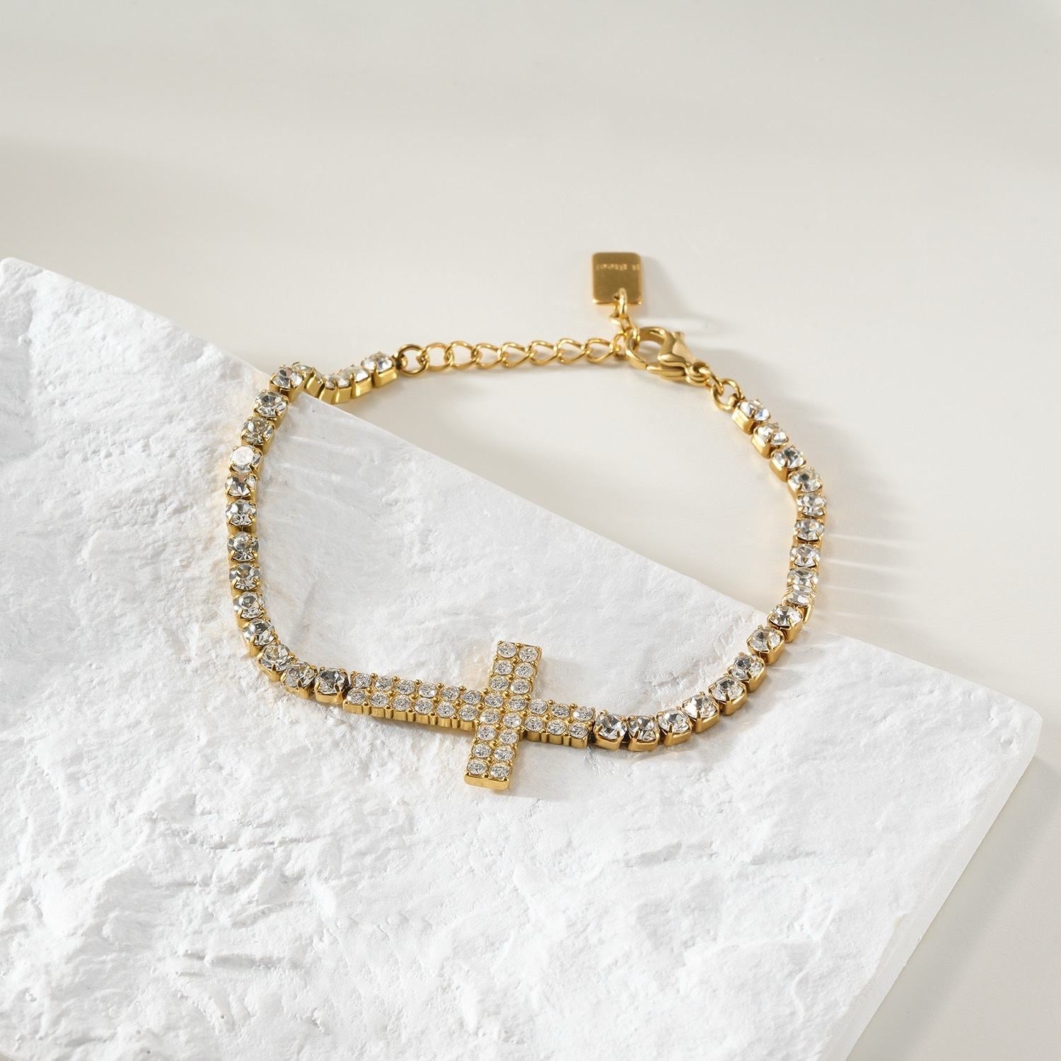 Believer armband