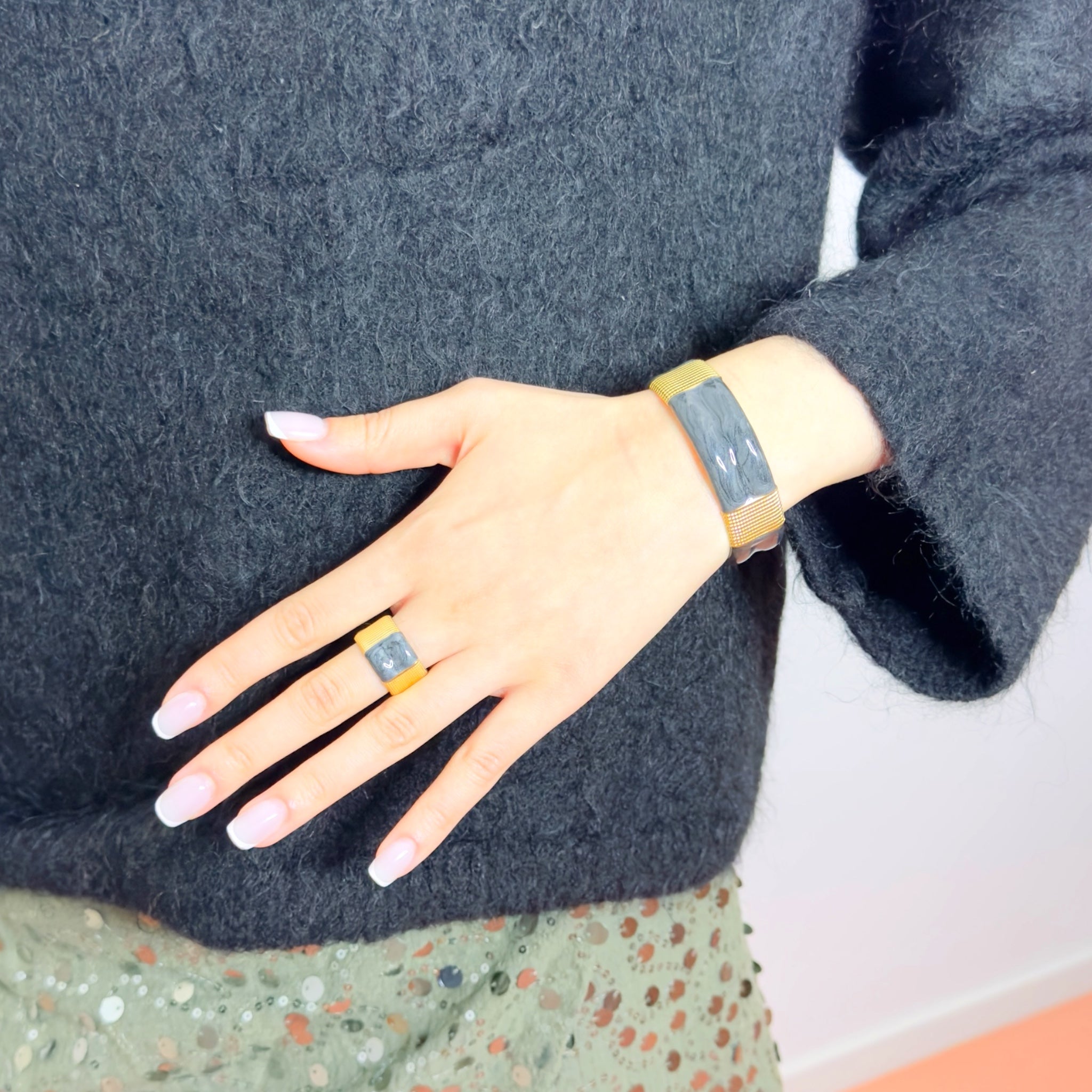 Iris bangle
