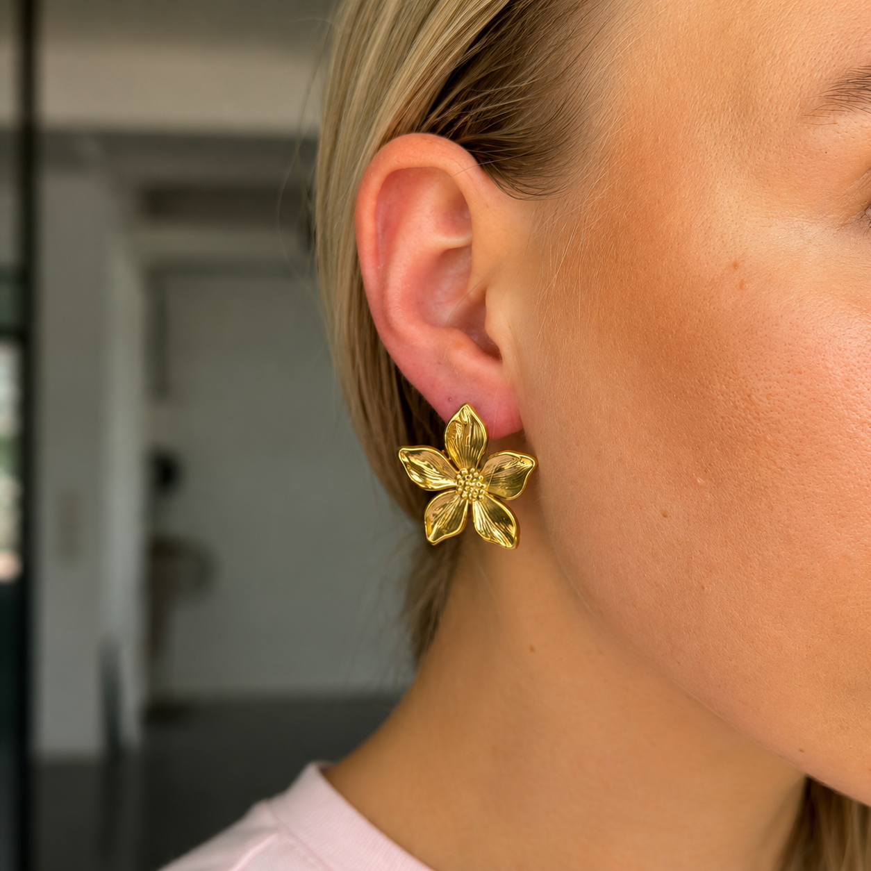 Flowery stud earrings
