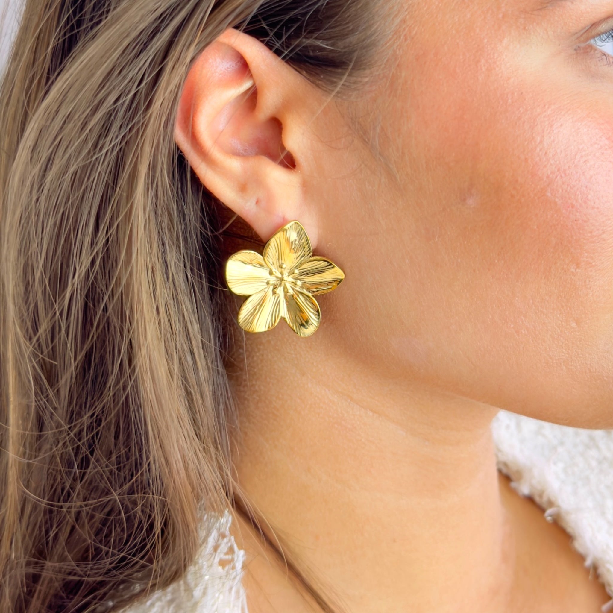 Bella flower earring