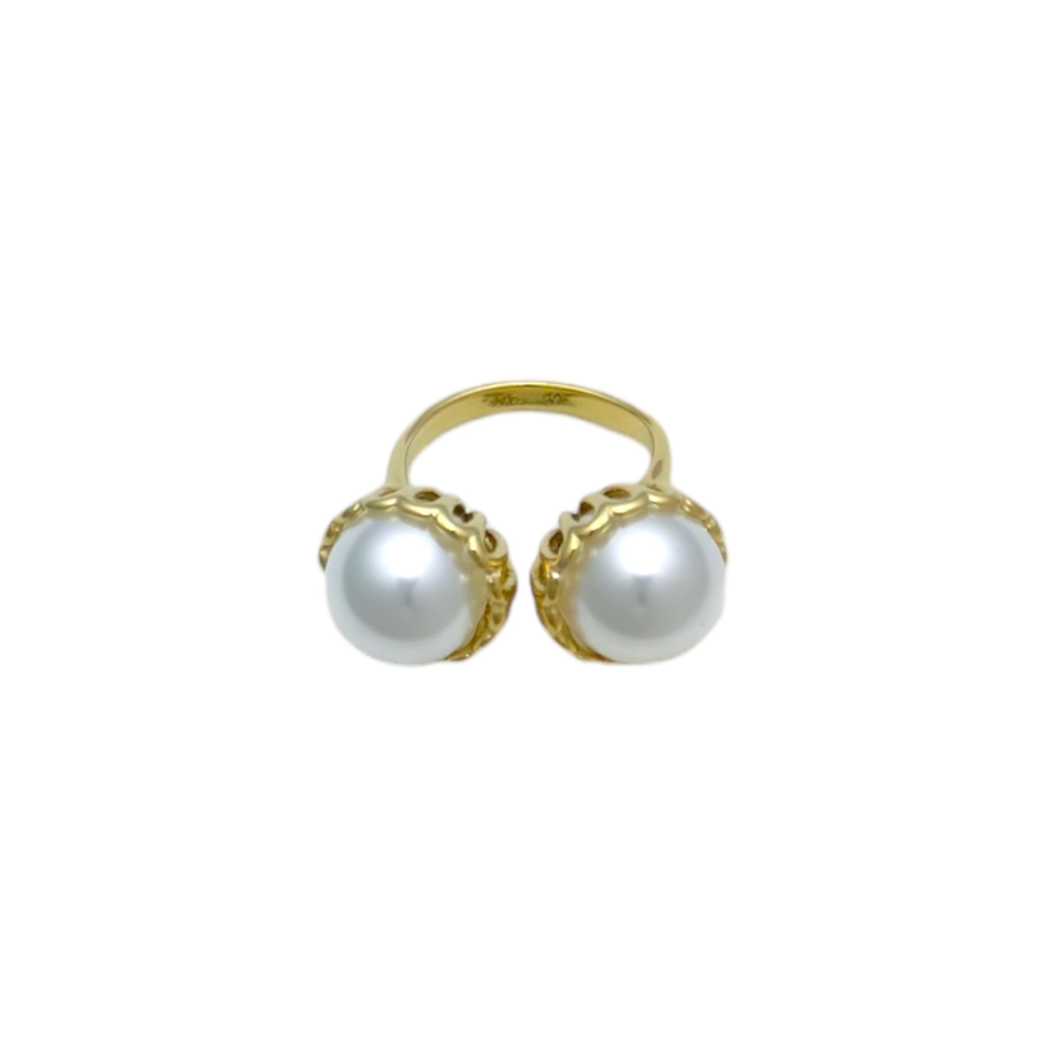 Statement pearl ring