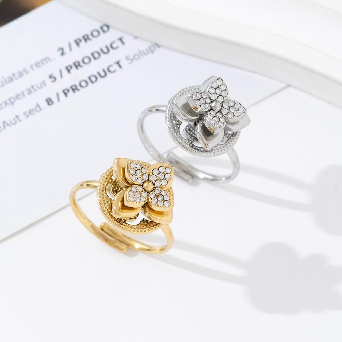 Spinning clover ring