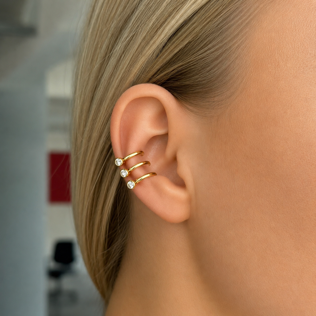 Triple dot ear cuff