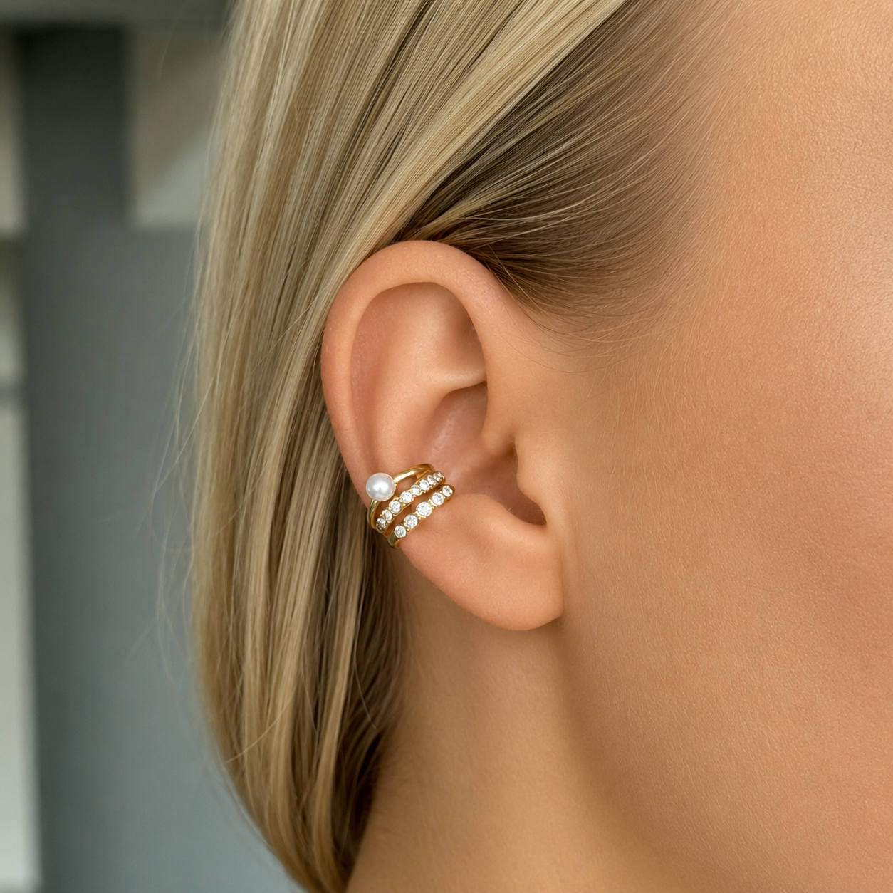 Pearl ear cuff