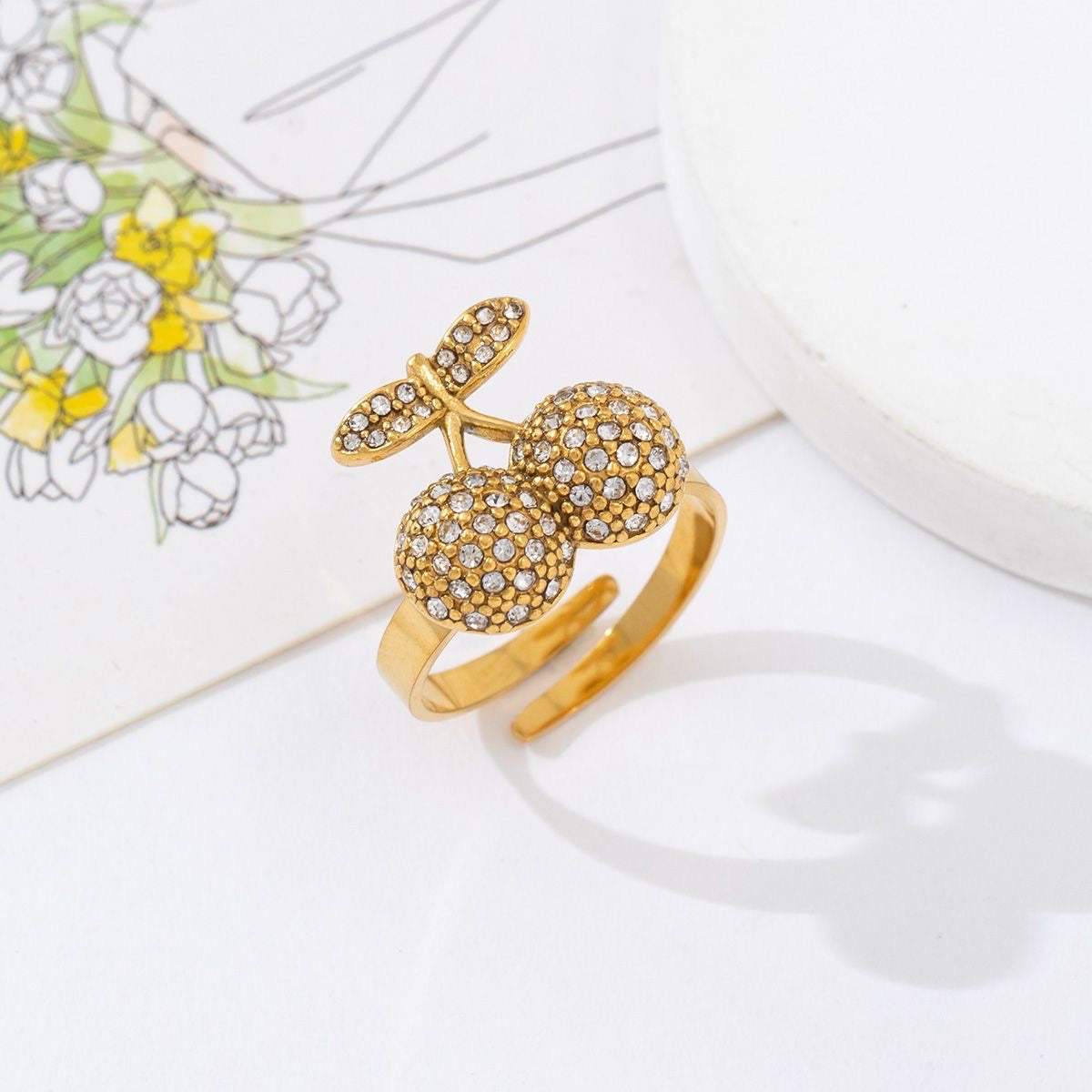 Strassy cherrie ring