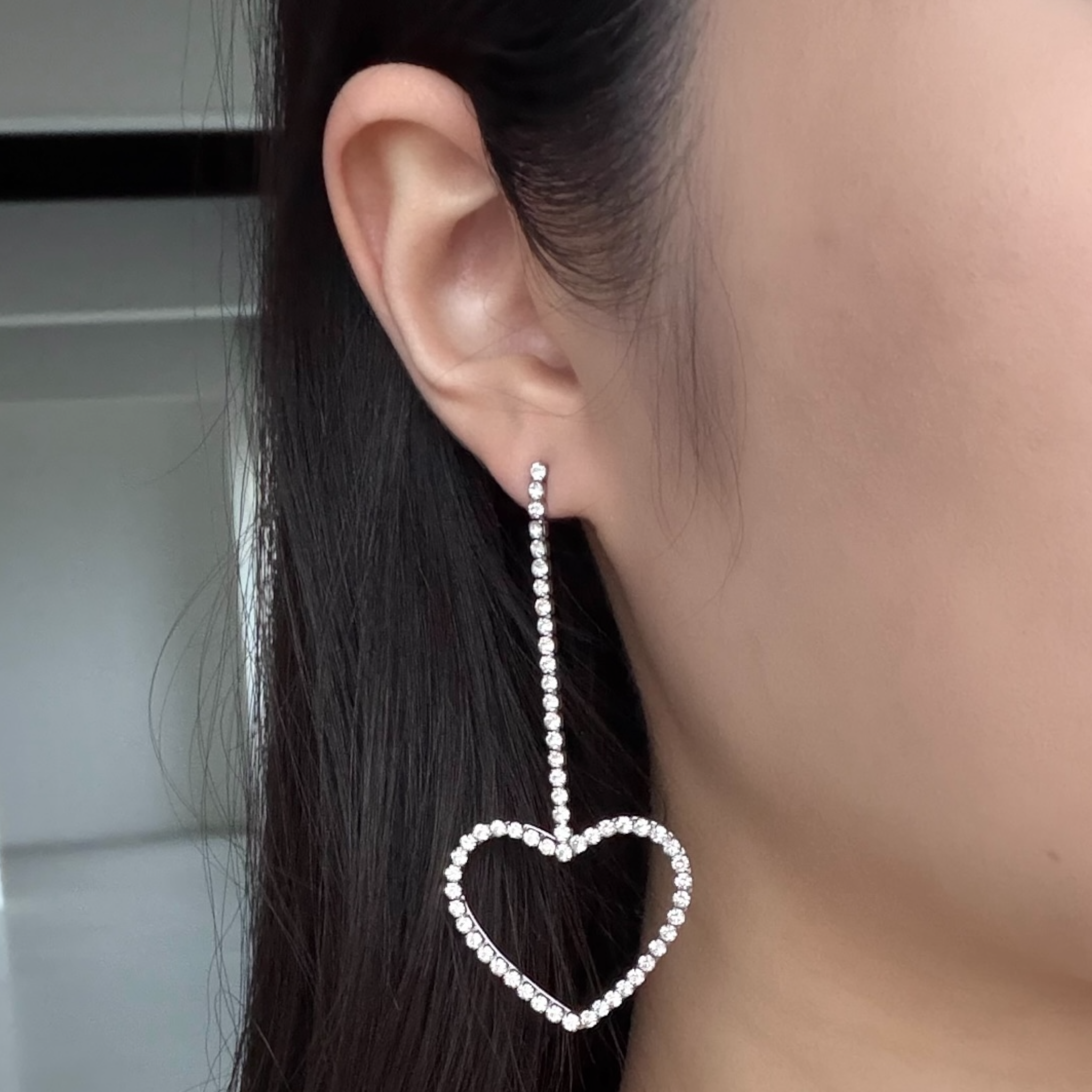 Strassy heart hangers oorbel