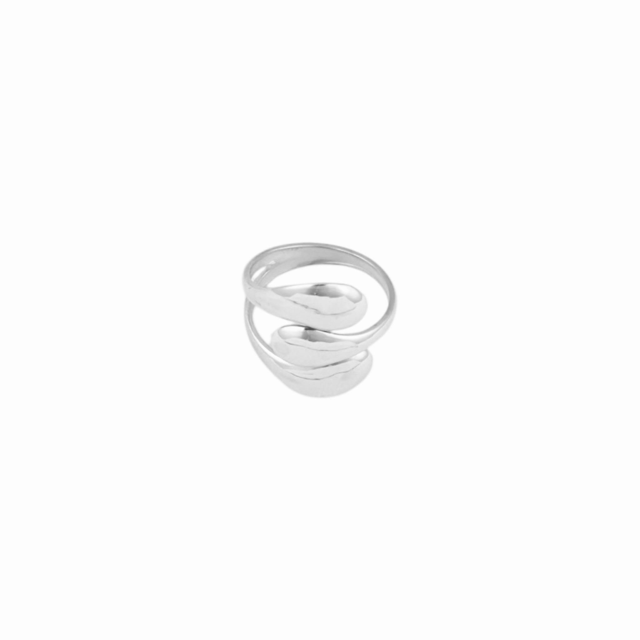 Twisted ring