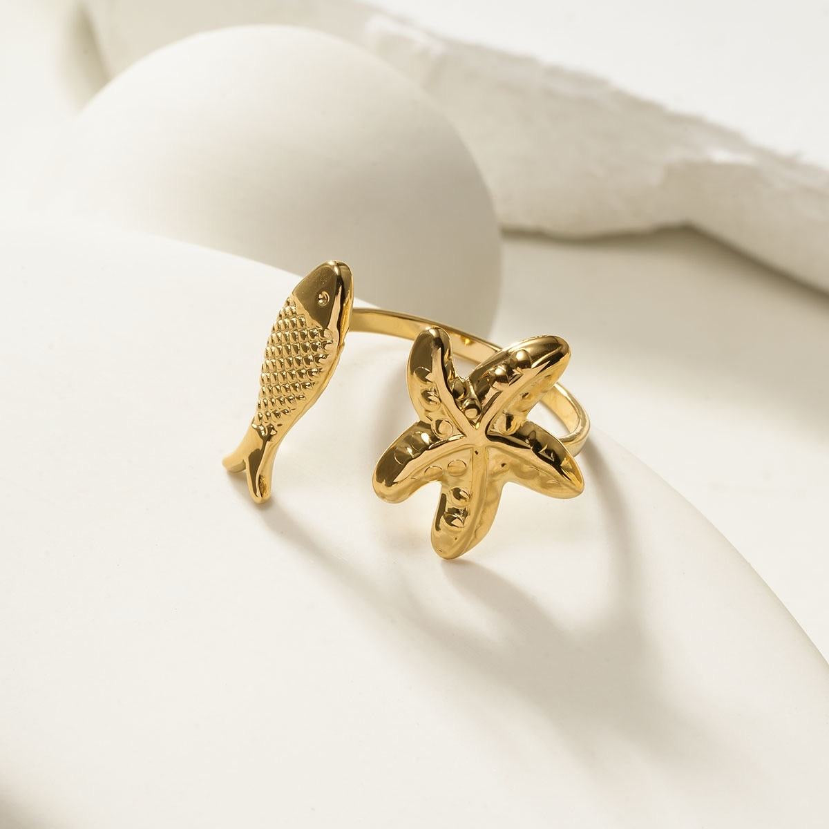 Fishy seastar ring