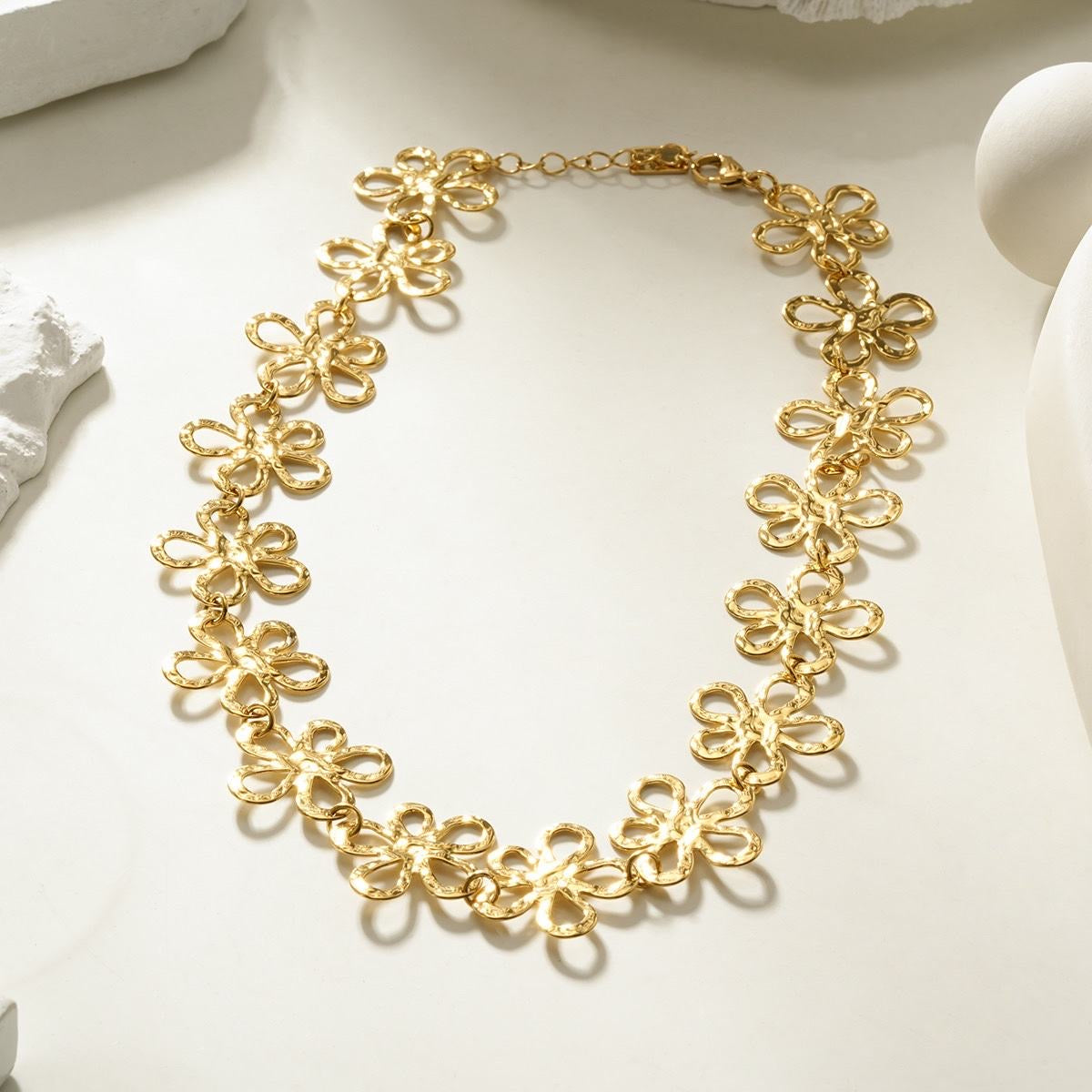 Statement flower ketting