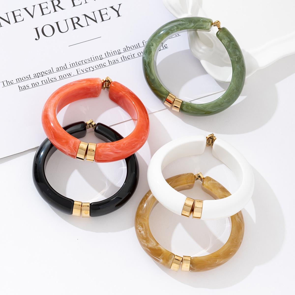 Acryl open bangle