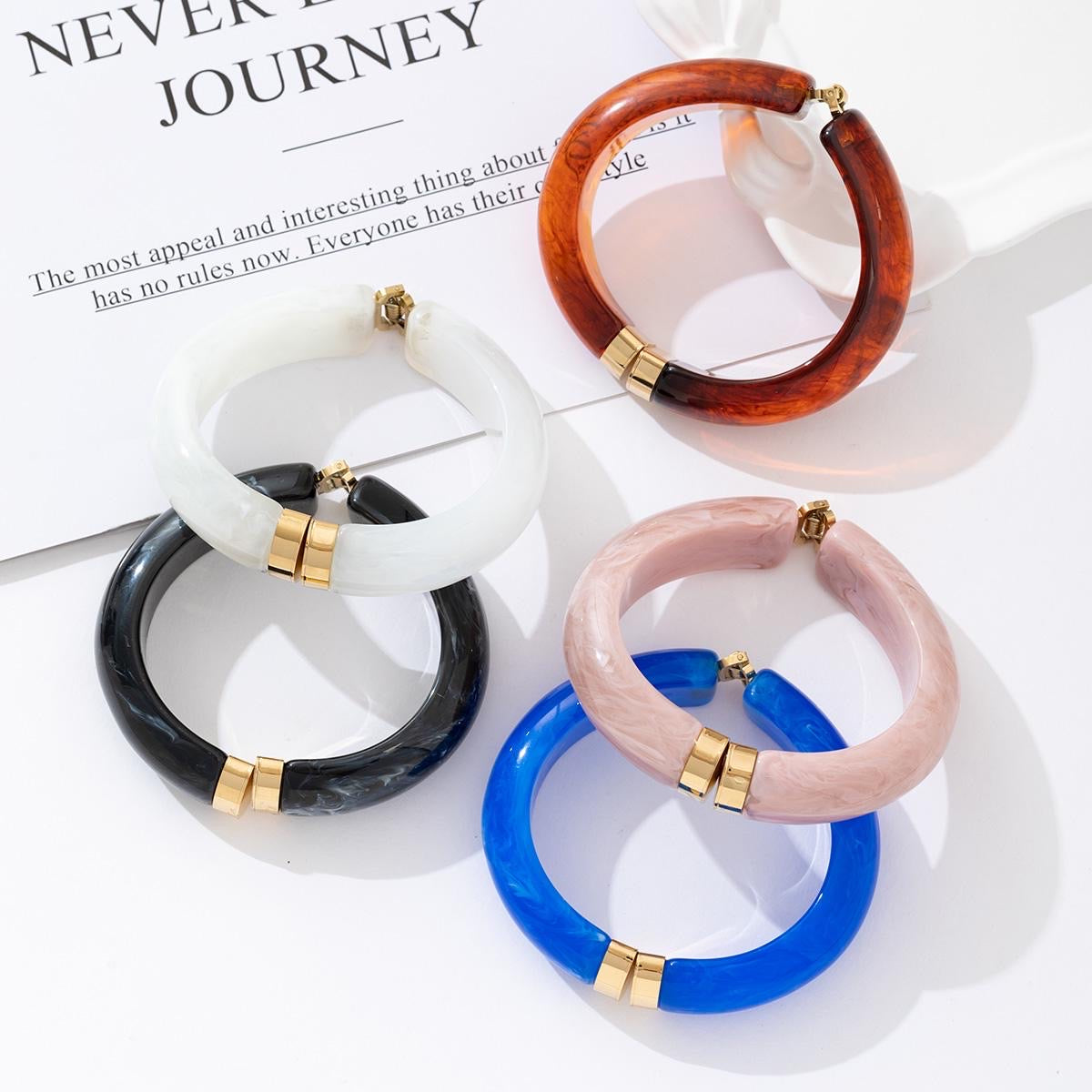 Acryl open bangle