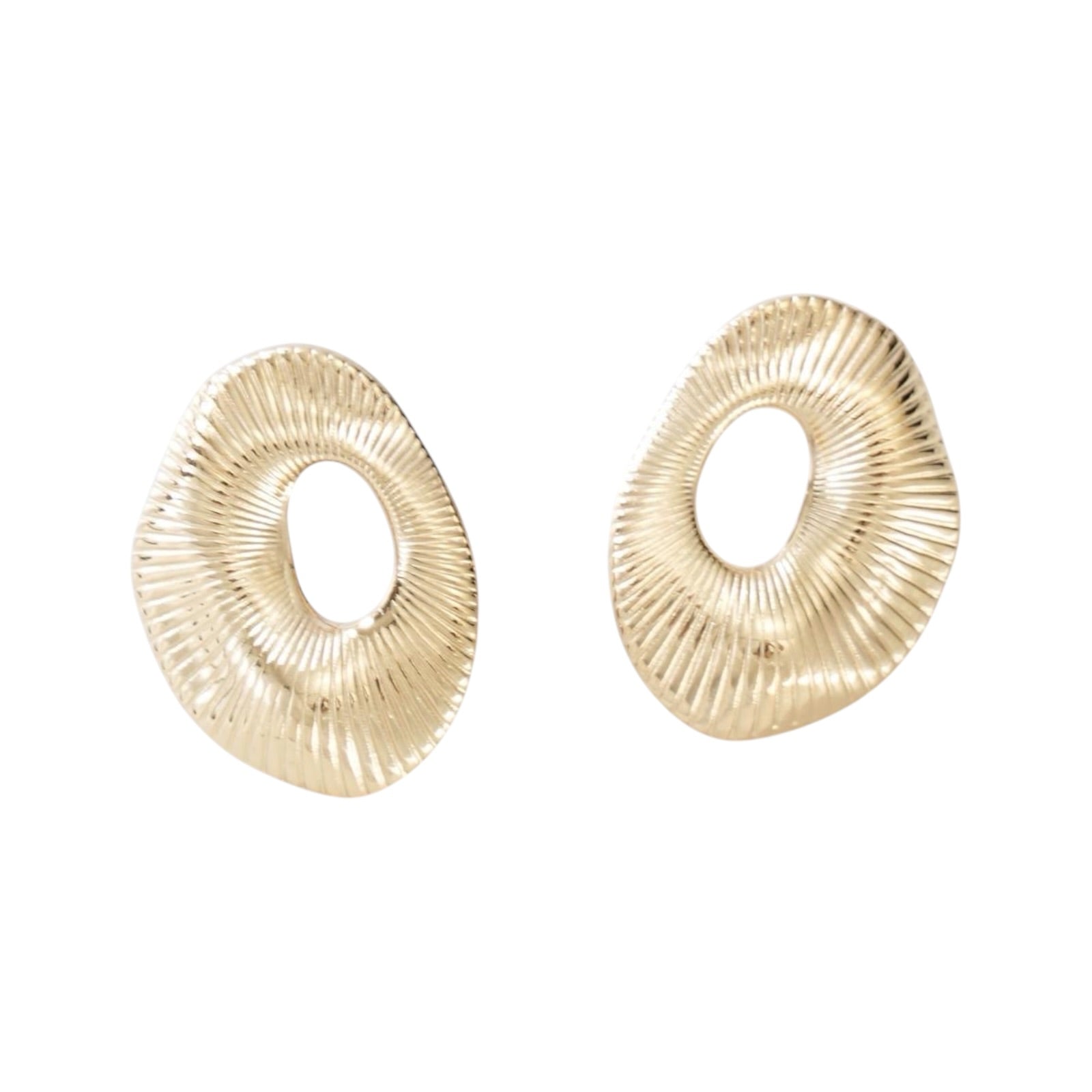 Pola stud earrings
