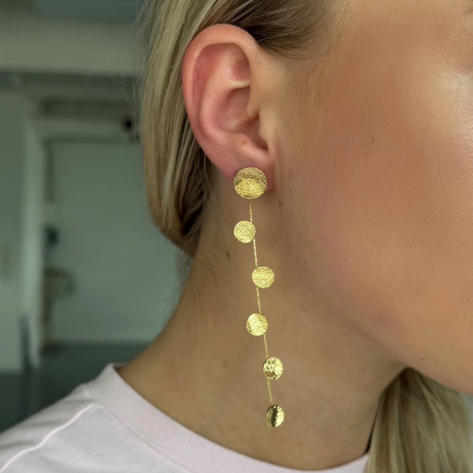 Hanging dots oorbellen