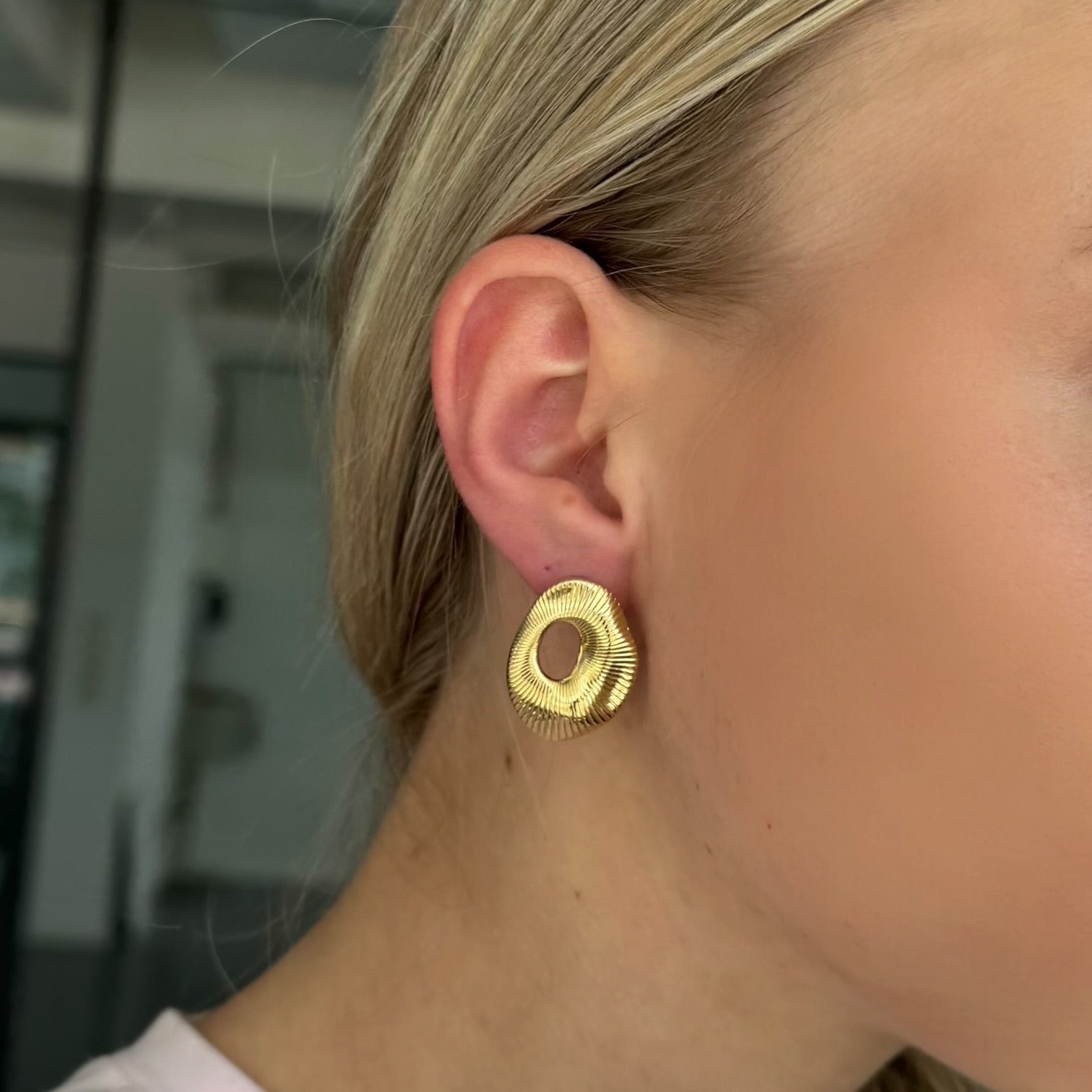 Pola stud earrings