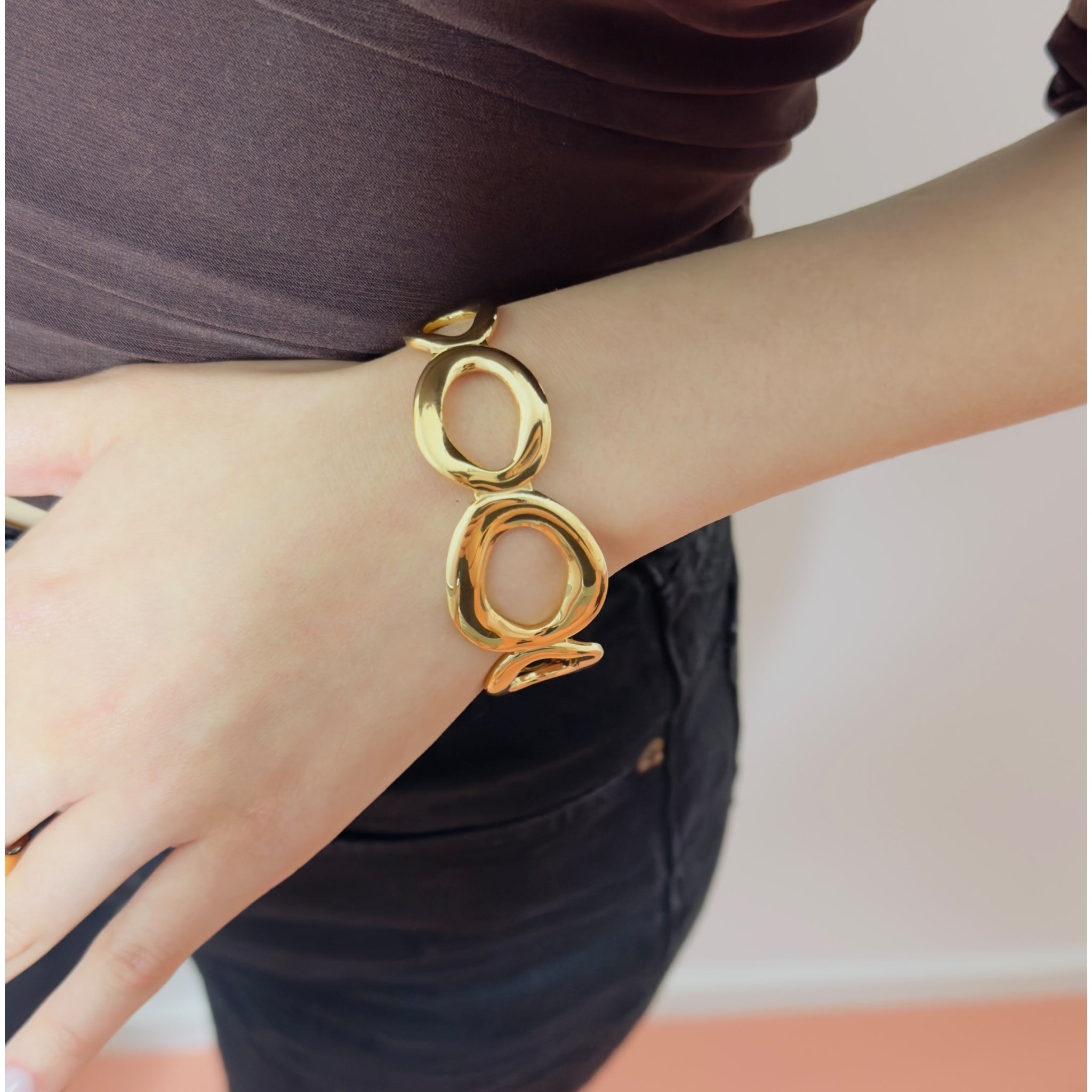 Oval bangle