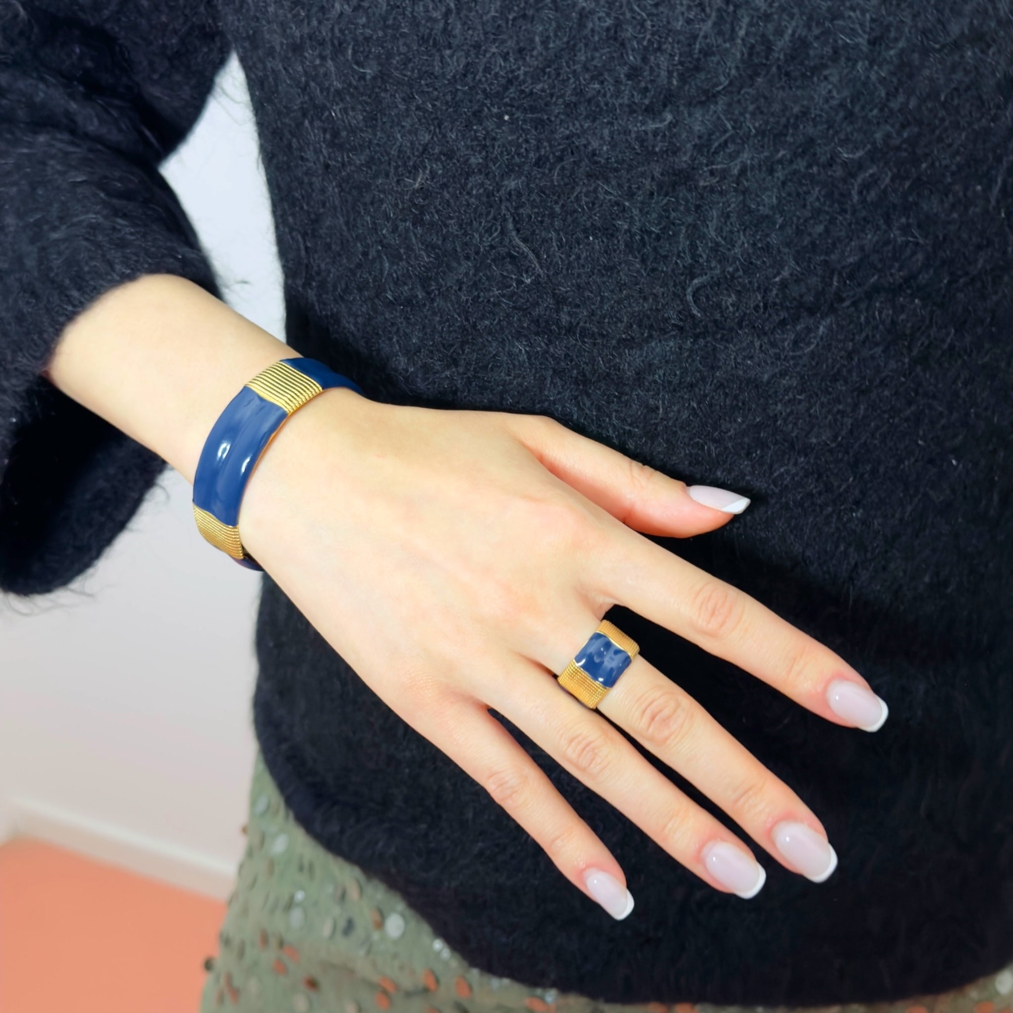 Iris bangle