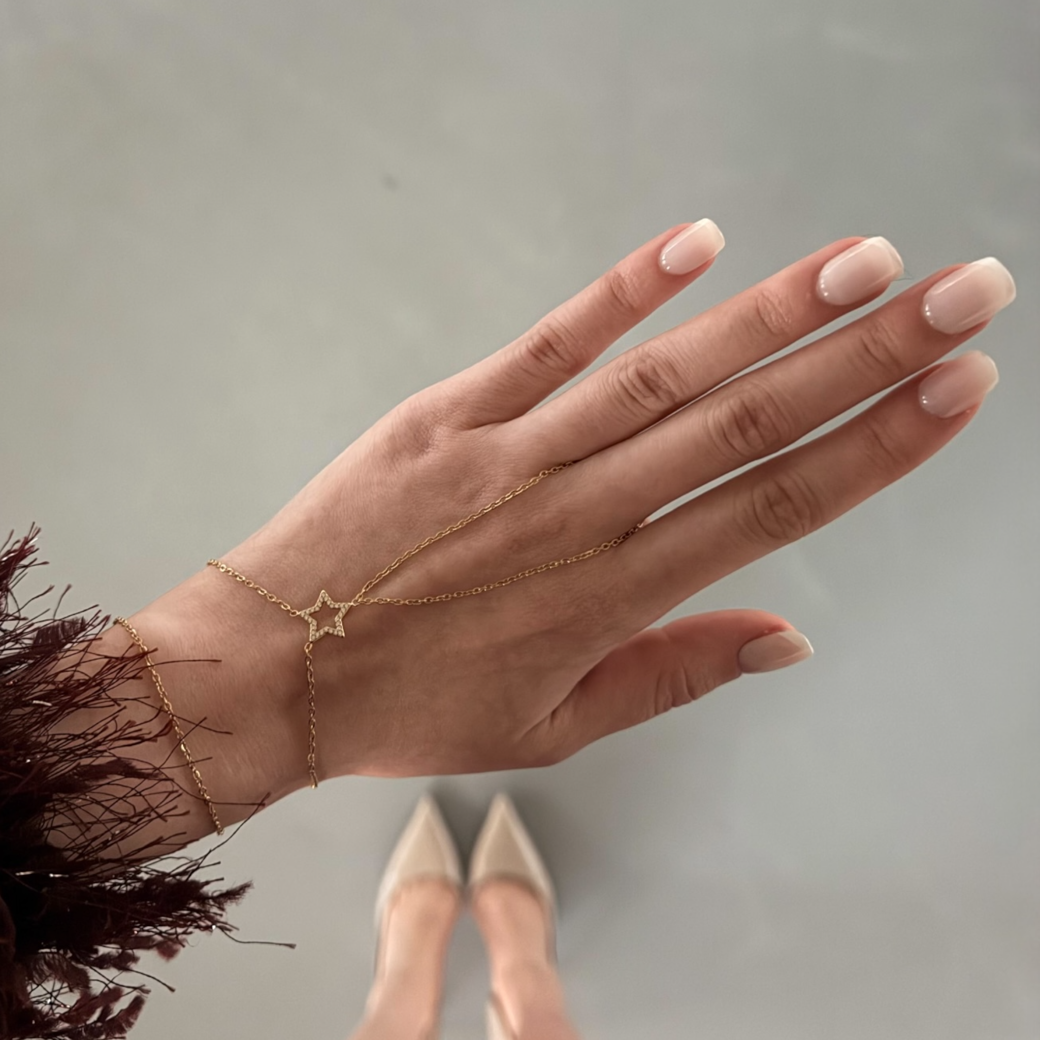 Strassy star hand chain
