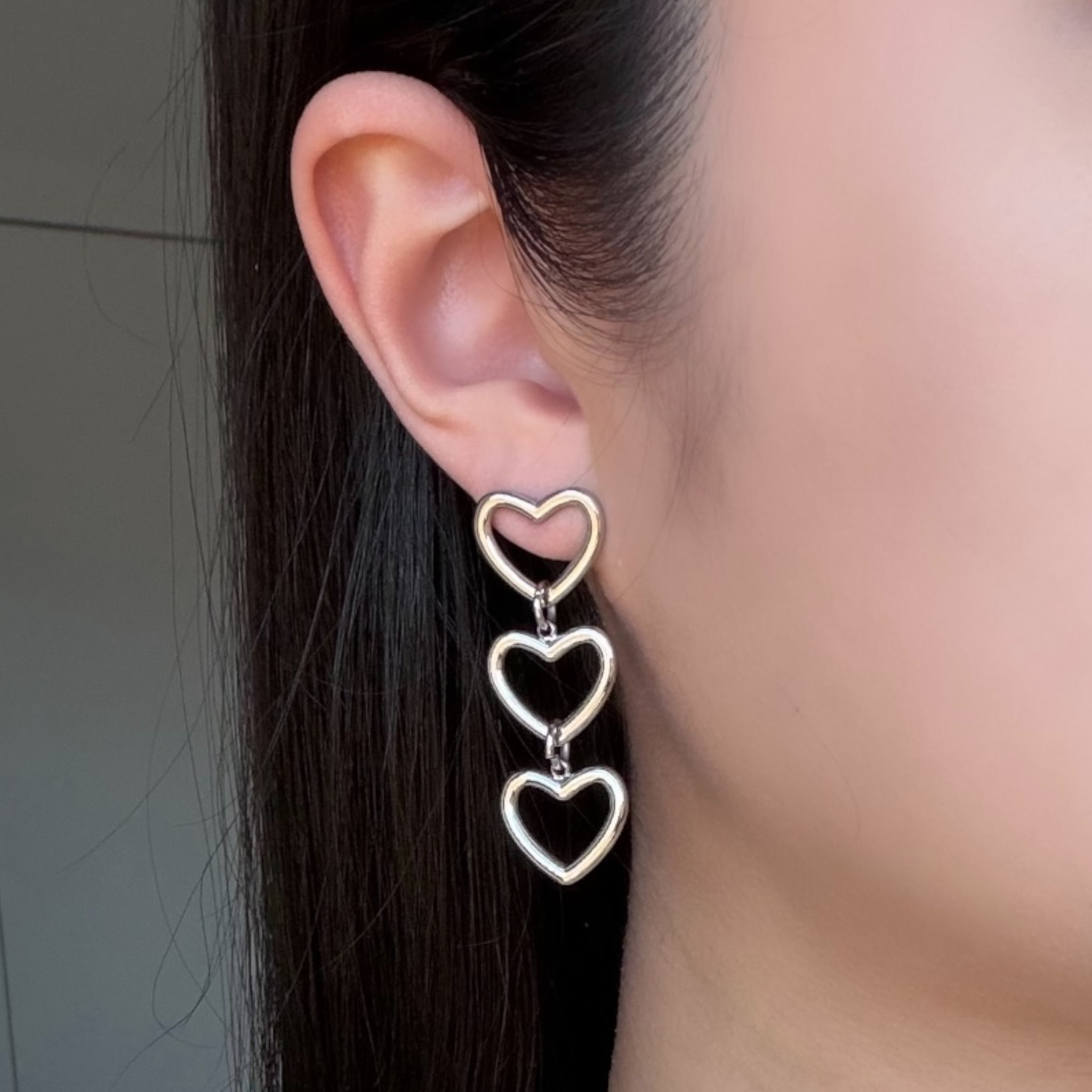 Trips hearts studs earrings