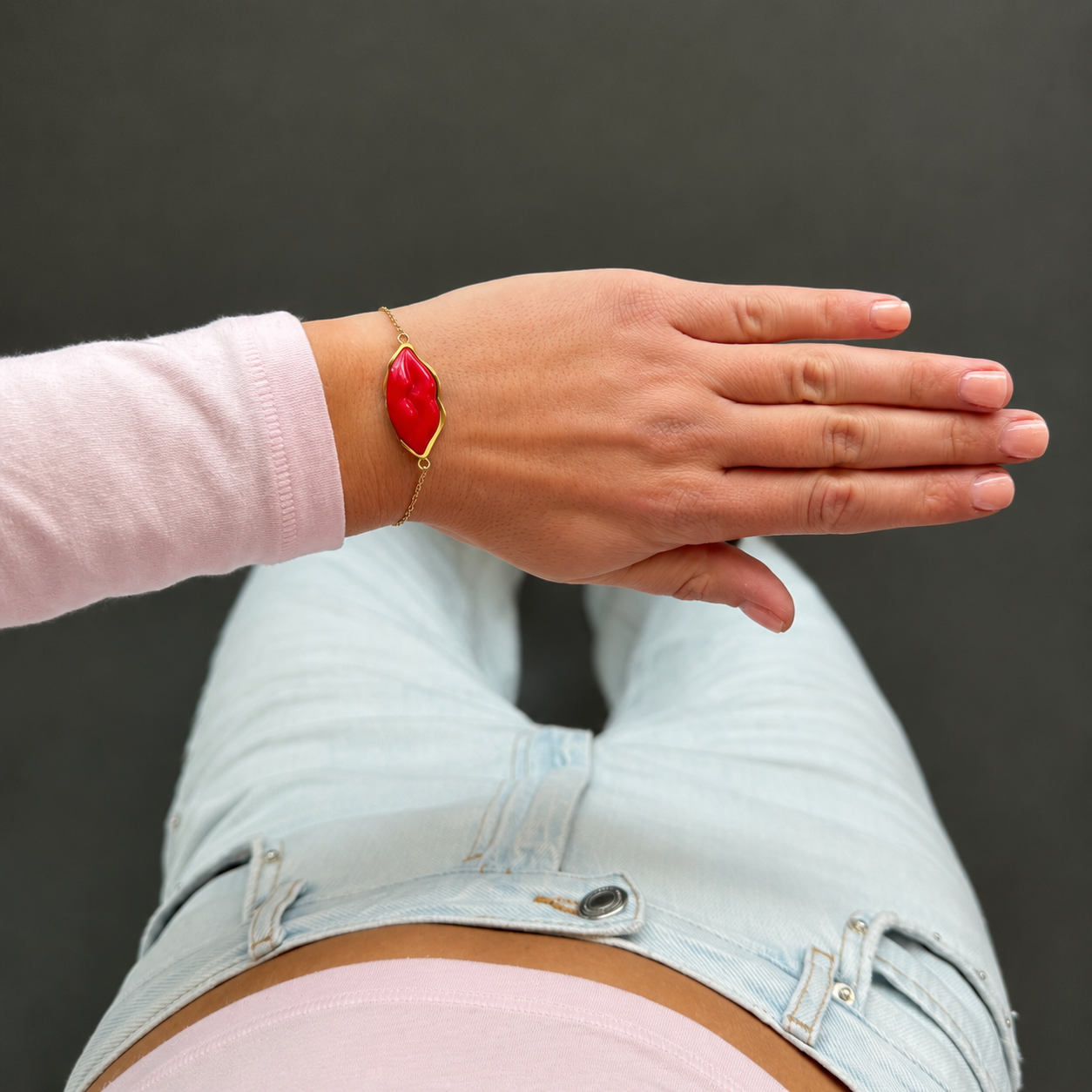 Red lips bracelet