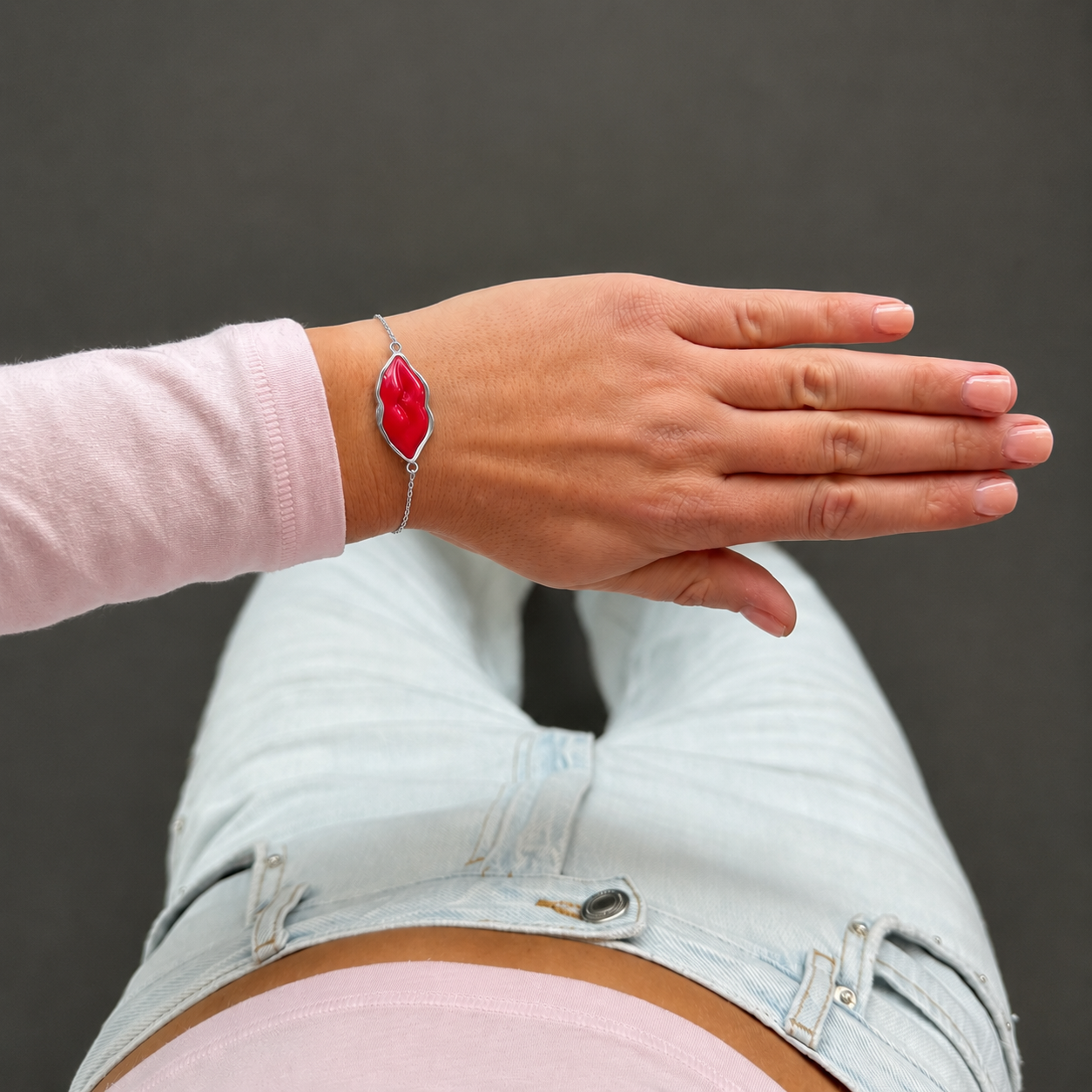 Red lips bracelet