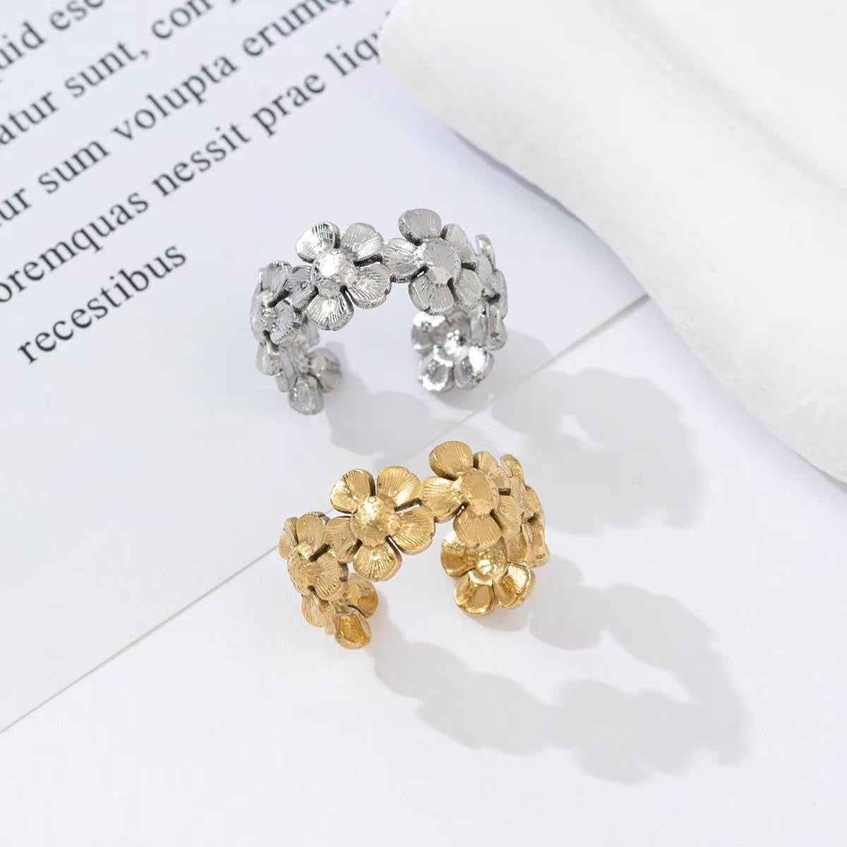 Flowery ring