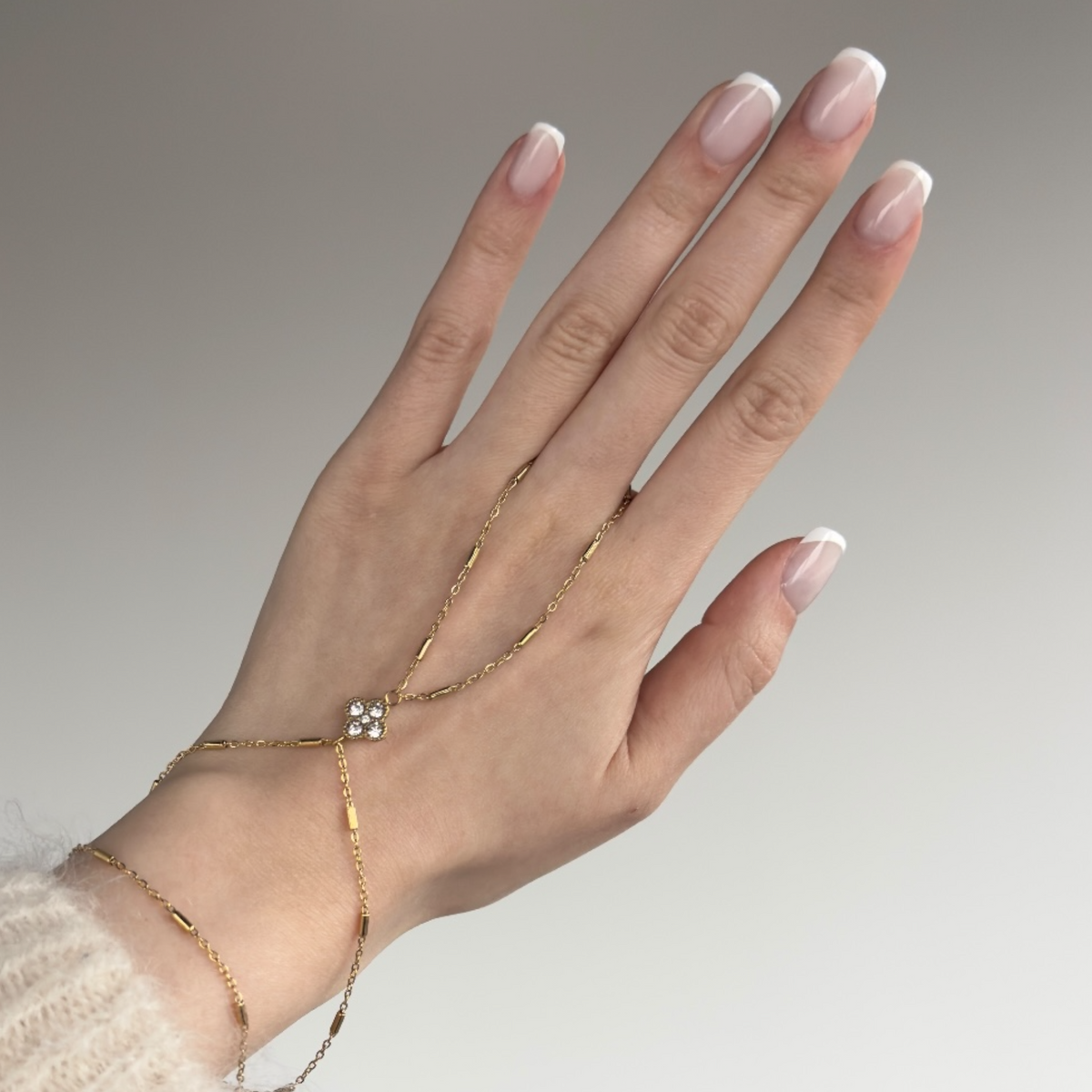 Clovey hand chain Goud SOFIZARE