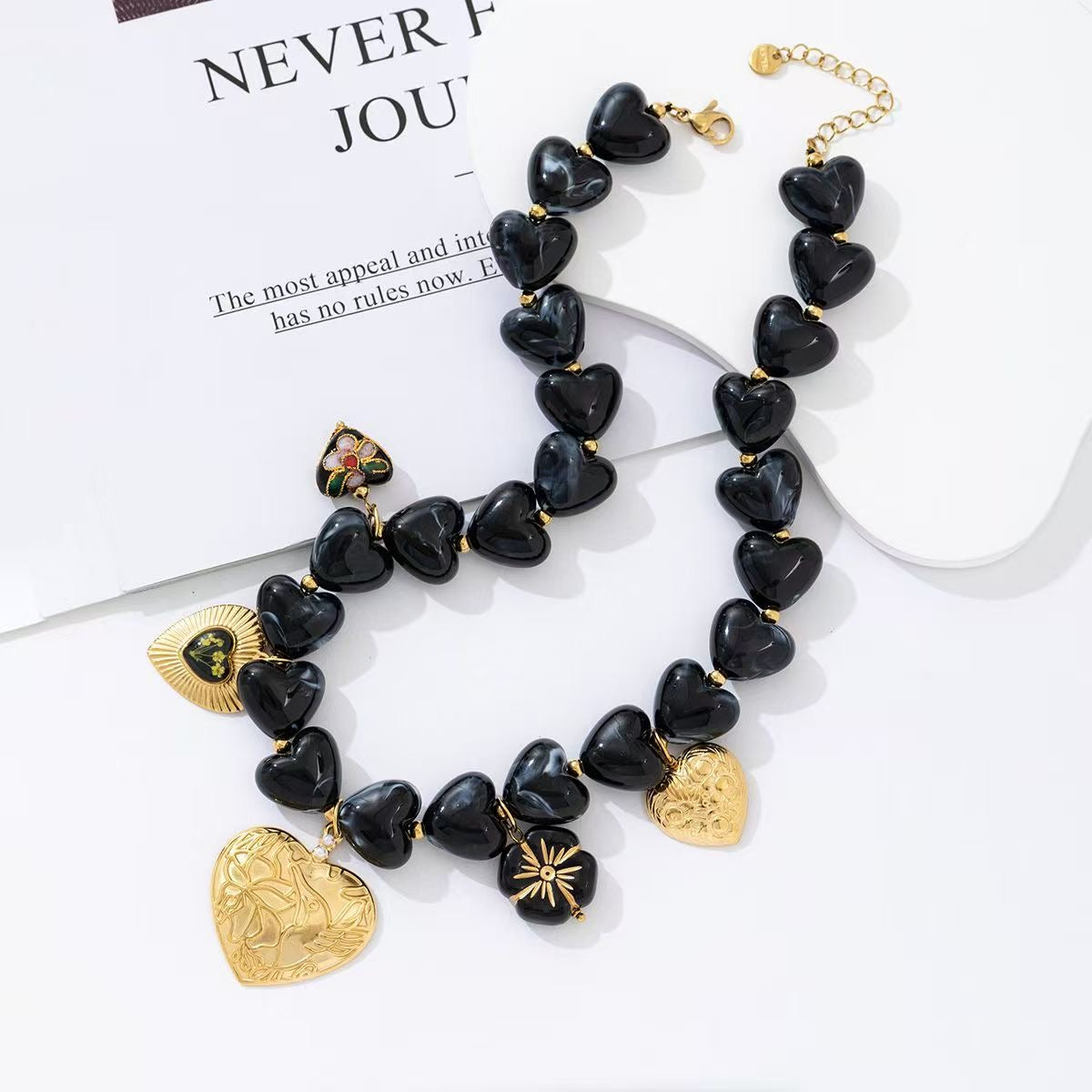 Saturn love bedel ketting